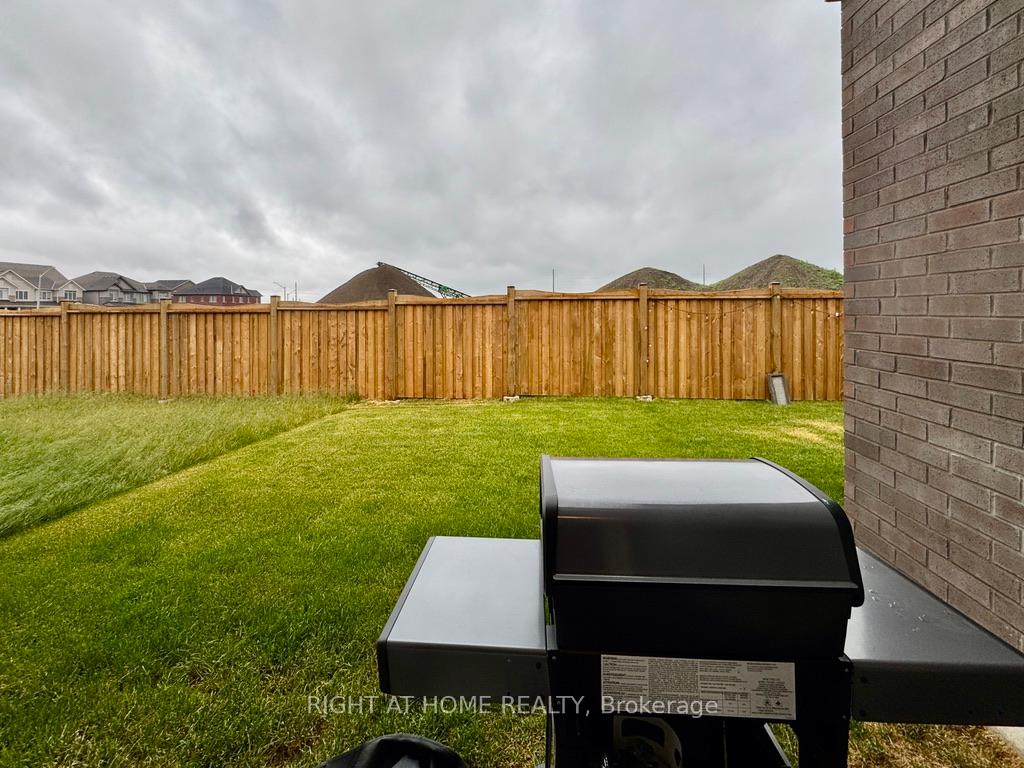 Photo 13 of 19 Sagewood Avenue, Barrie, Rural Barrie Southeast — HOMEH