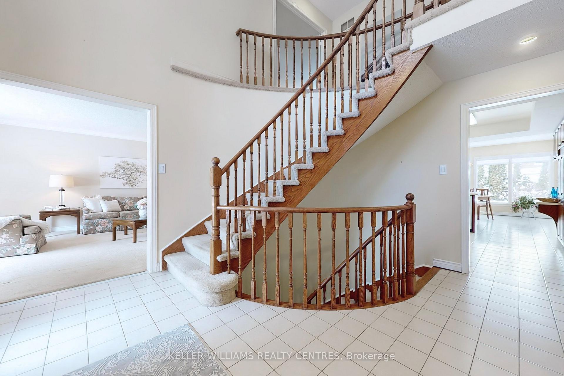 Photo 4 of 32 Petch Crescent, Aurora, Aurora Highlands — HOMEH