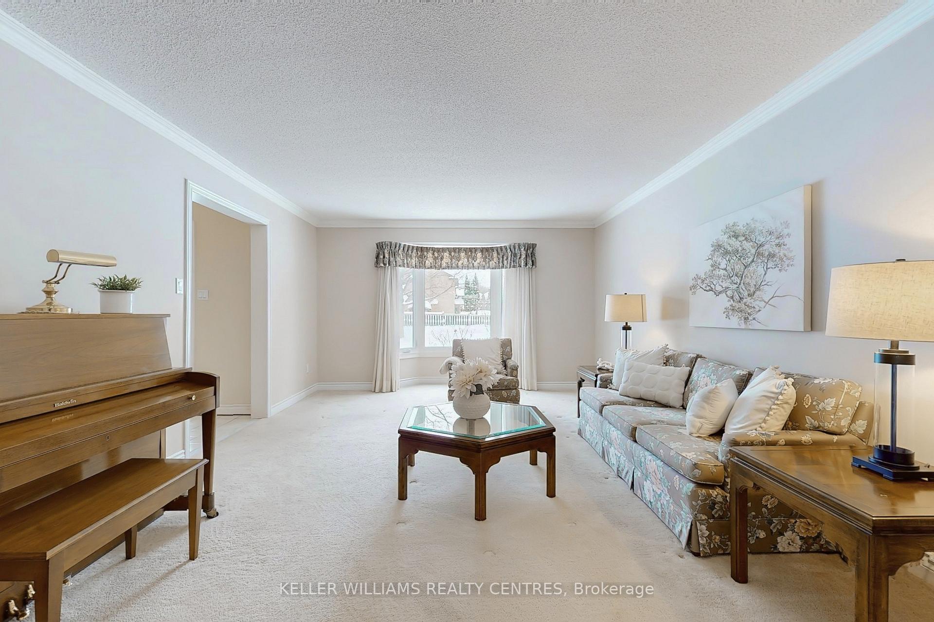 Photo 6 of 32 Petch Crescent, Aurora, Aurora Highlands — HOMEH