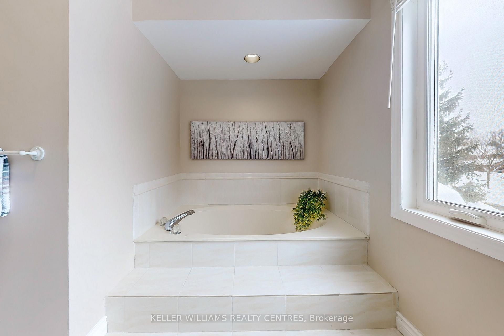 Photo 23 of 32 Petch Crescent, Aurora, Aurora Highlands — HOMEH