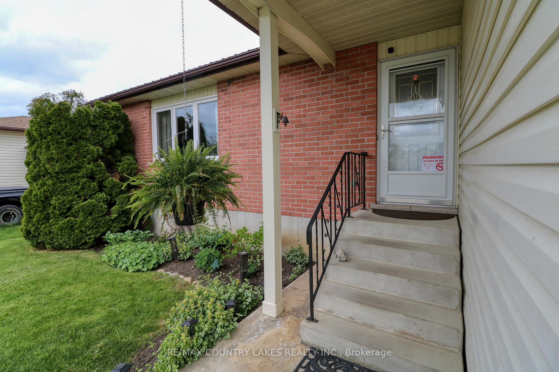 Photo 3 of 86 Beechwood Avenue, Brock, Beaverton — HOMEH