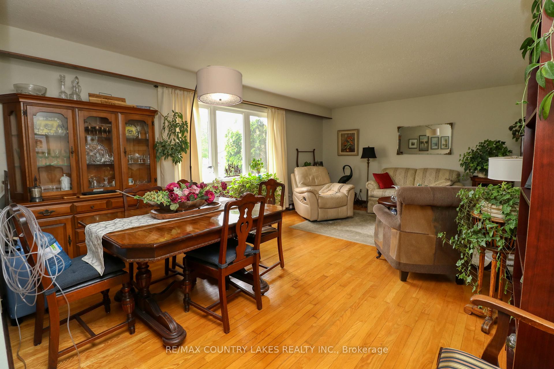 Photo 4 of 86 Beechwood Avenue, Brock, Beaverton — HOMEH
