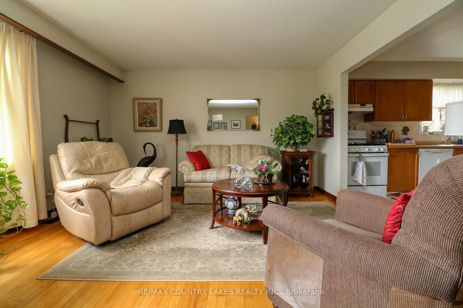 Photo 5 of 86 Beechwood Avenue, Brock, Beaverton — HOMEH