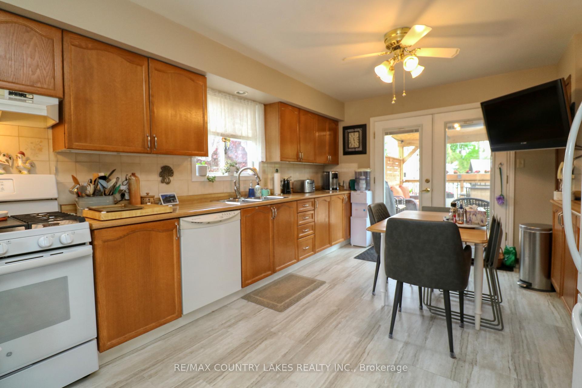 Photo 7 of 86 Beechwood Avenue, Brock, Beaverton — HOMEH