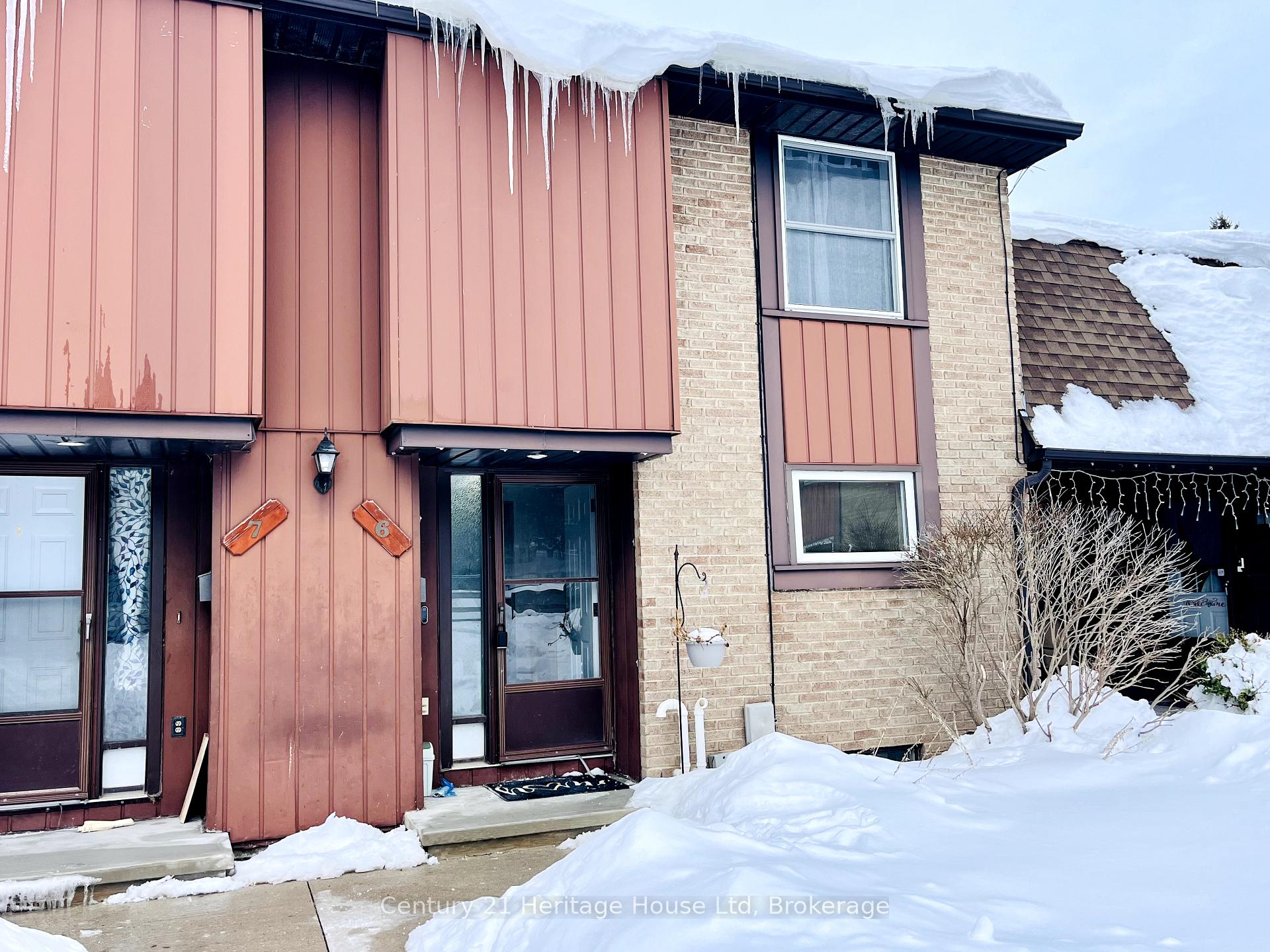 Front of Unit 6, 539 Willow Road