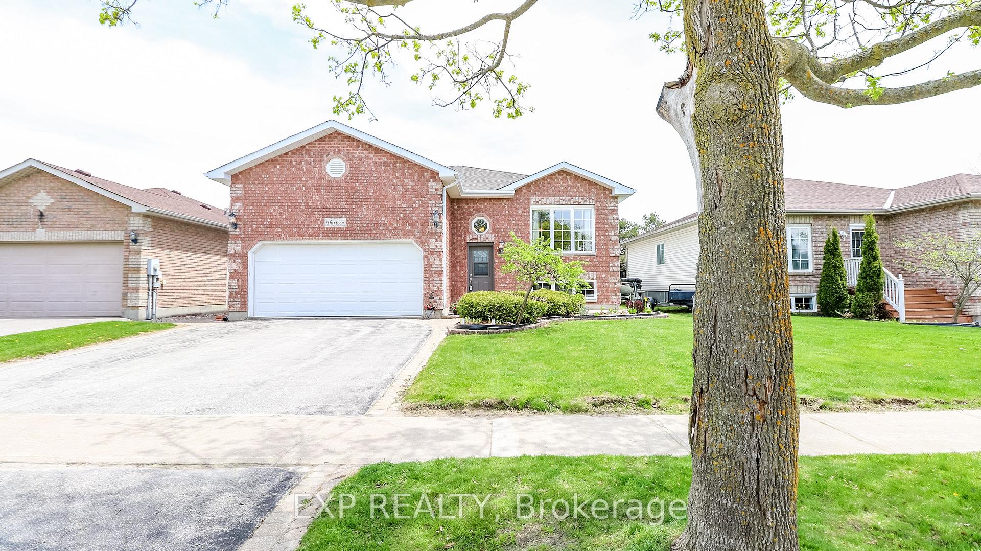 Photo 1 of 13 O'Shaughnessy Crescent, Barrie, Holly — HOMEH