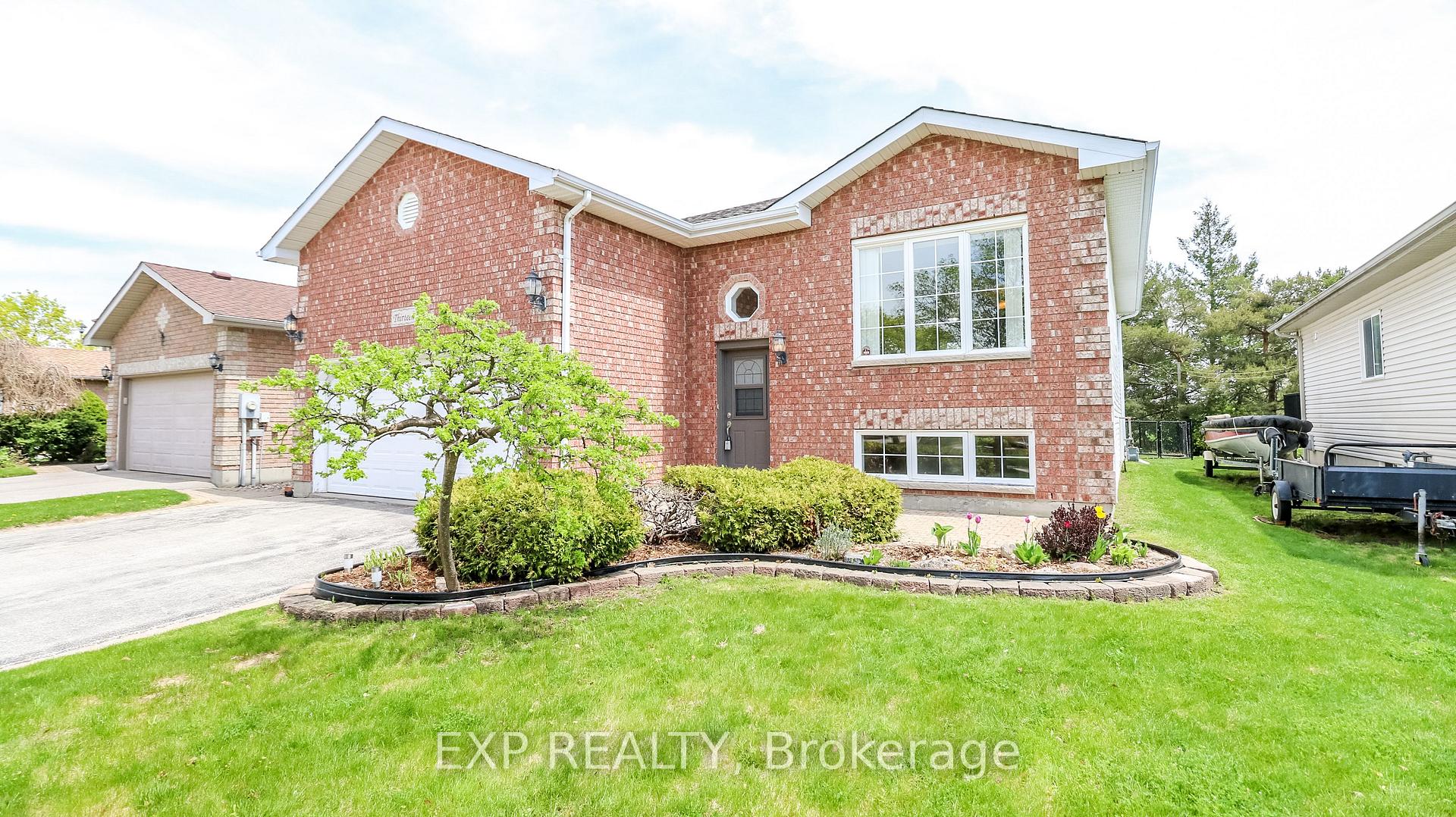 Photo 2 of 13 O'Shaughnessy Crescent, Barrie, Holly — HOMEH