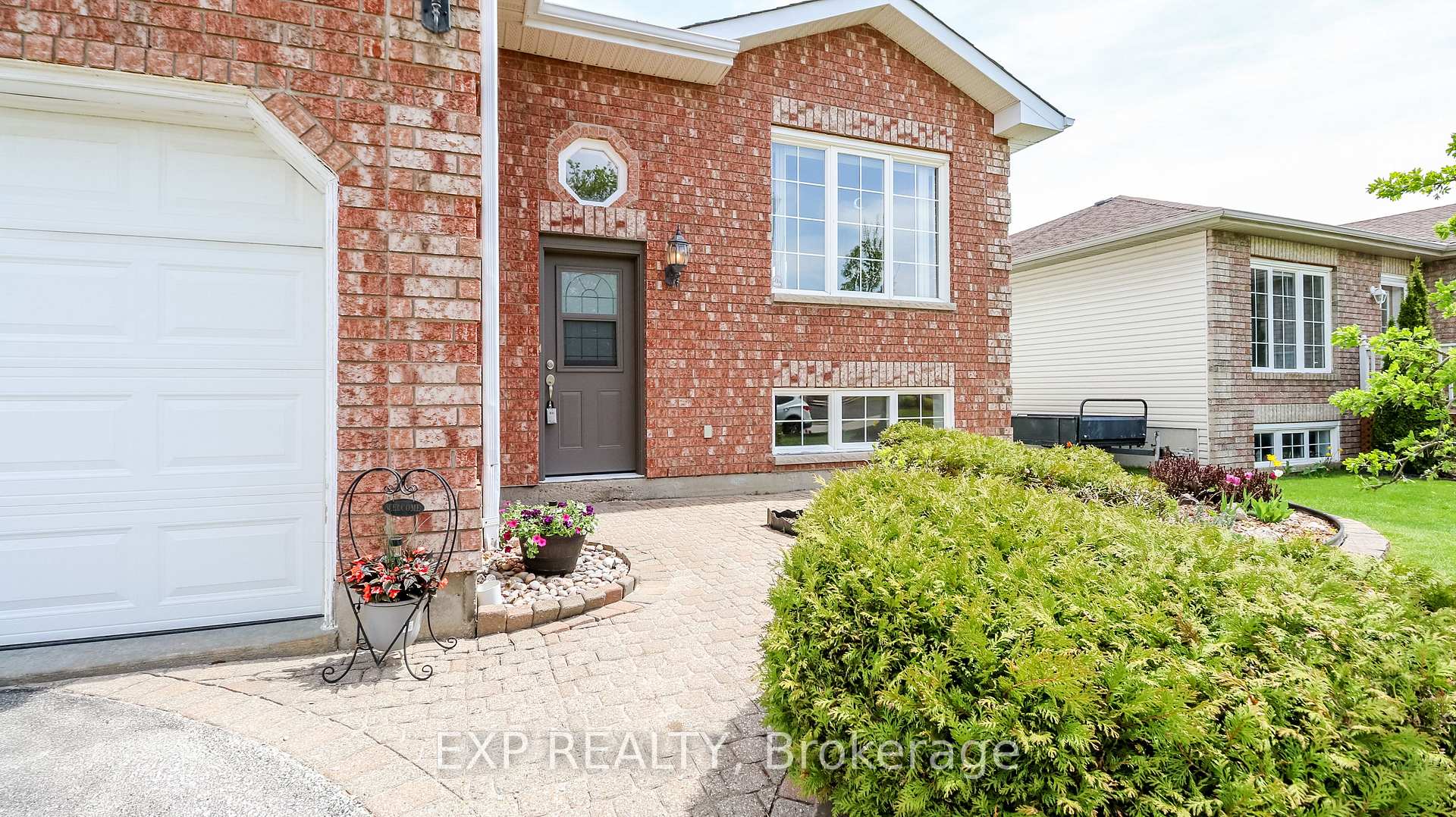 Photo 3 of 13 O'Shaughnessy Crescent, Barrie, Holly — HOMEH