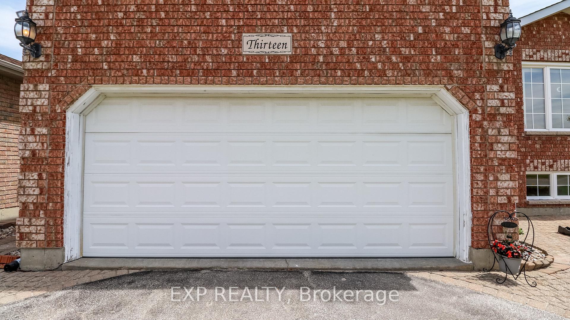 Photo 4 of 13 O'Shaughnessy Crescent, Barrie, Holly — HOMEH