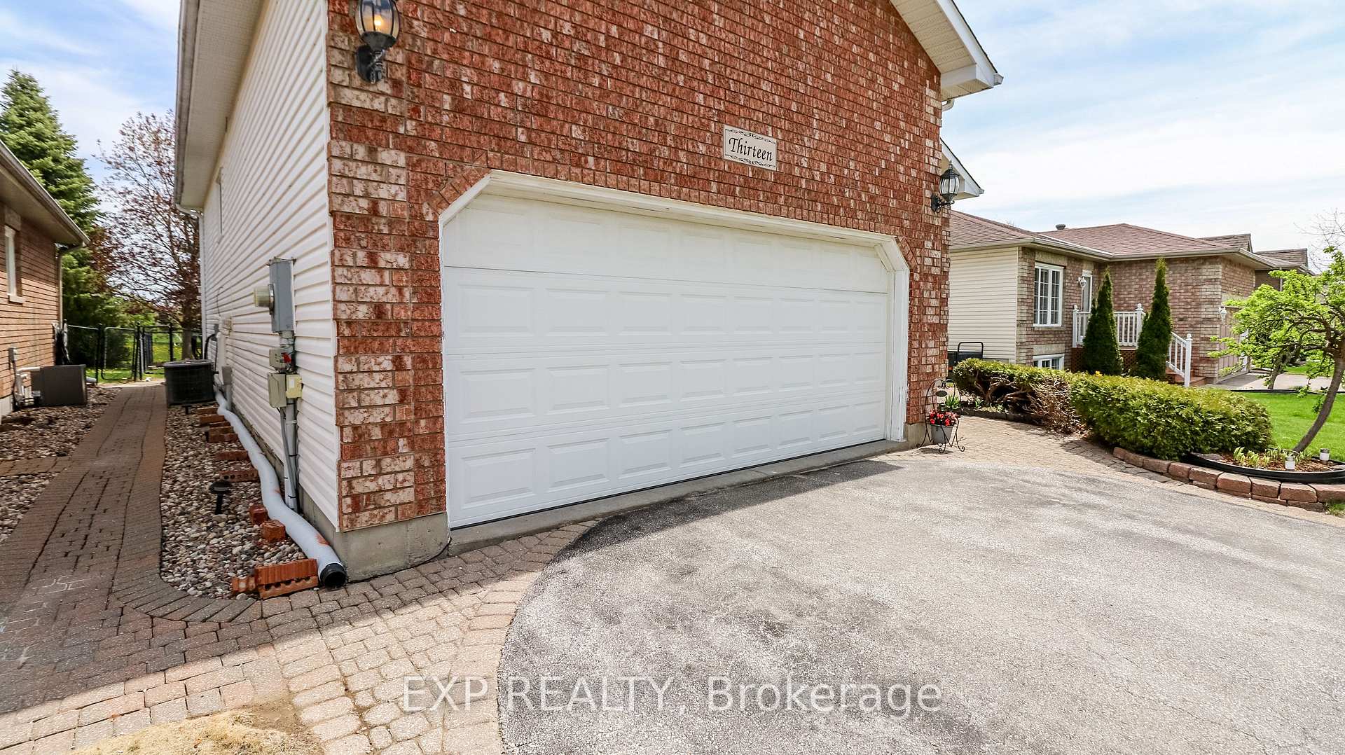 Photo 5 of 13 O'Shaughnessy Crescent, Barrie, Holly — HOMEH