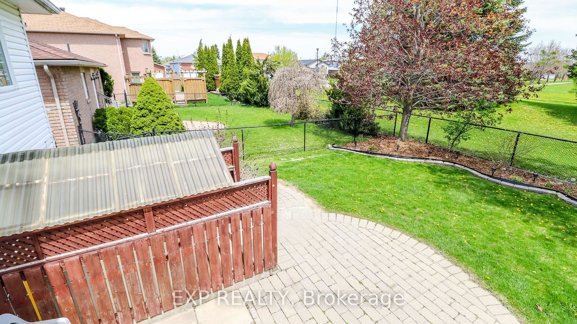 Photo 7 of 13 O'Shaughnessy Crescent, Barrie, Holly — HOMEH