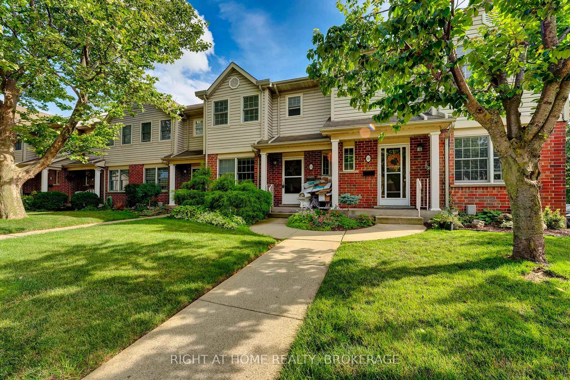 Photo 2 of Unit 15, 55 Kerman Avenue E, Grimsby, Grimsby West — HOMEH