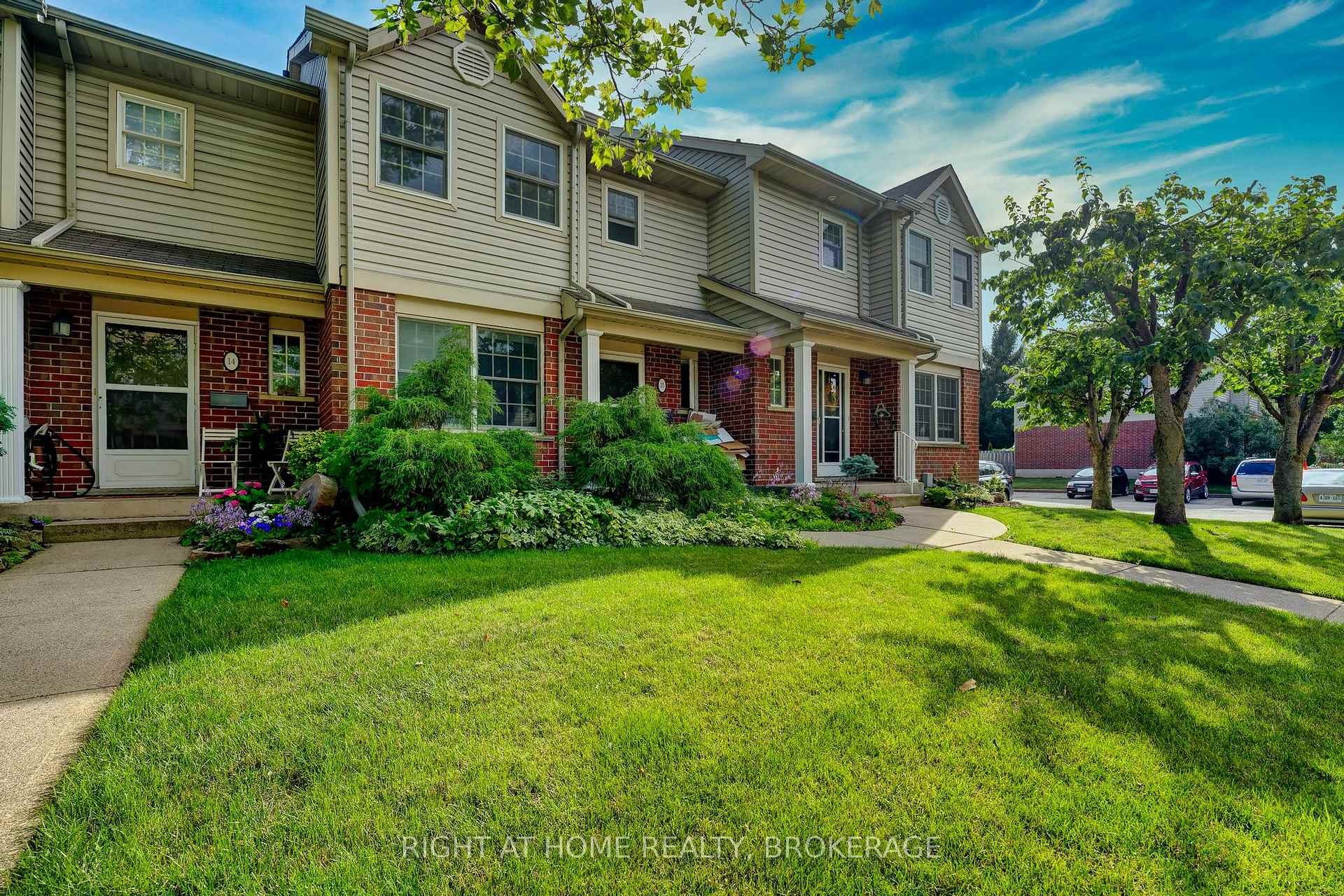 Photo 3 of Unit 15, 55 Kerman Avenue E, Grimsby, Grimsby West — HOMEH