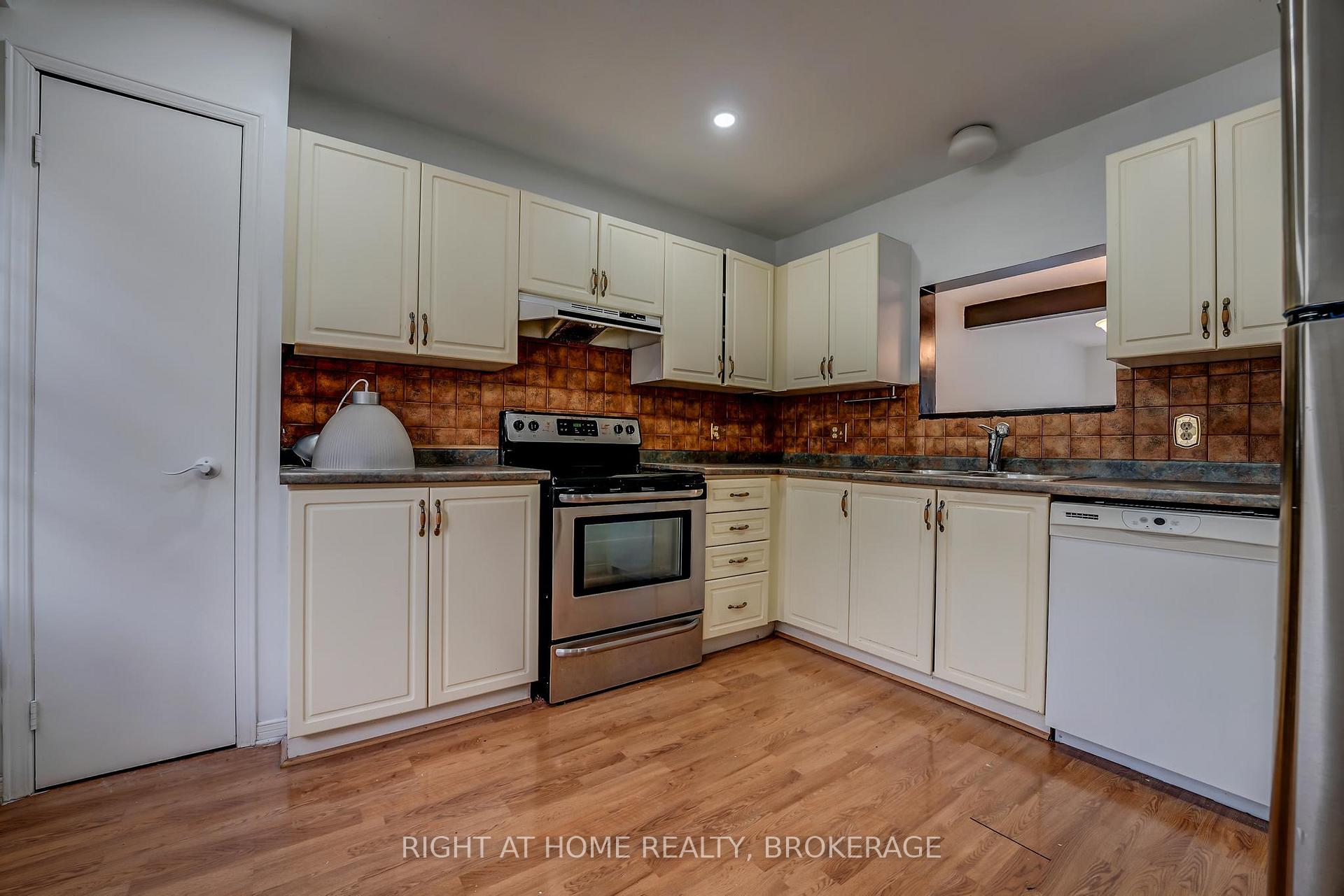 Photo 4 of Unit 15, 55 Kerman Avenue E, Grimsby, Grimsby West — HOMEH