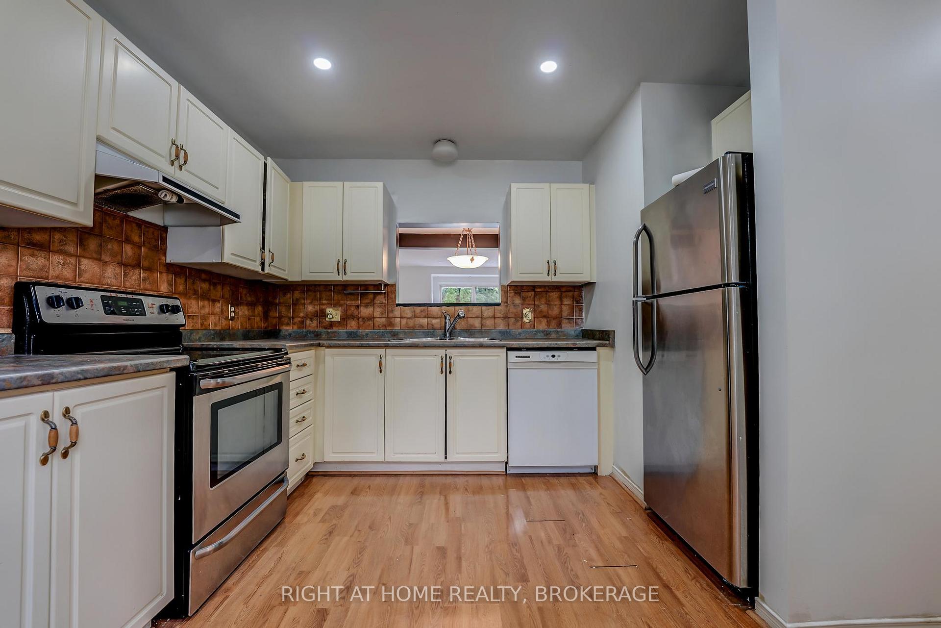 Photo 5 of Unit 15, 55 Kerman Avenue E, Grimsby, Grimsby West — HOMEH