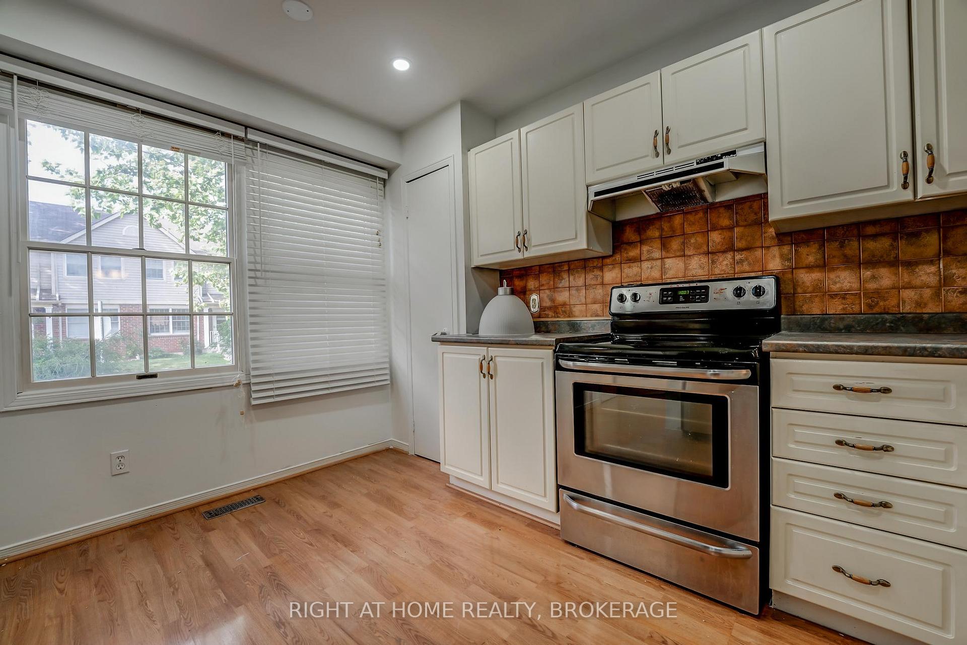 Photo 7 of Unit 15, 55 Kerman Avenue E, Grimsby, Grimsby West — HOMEH