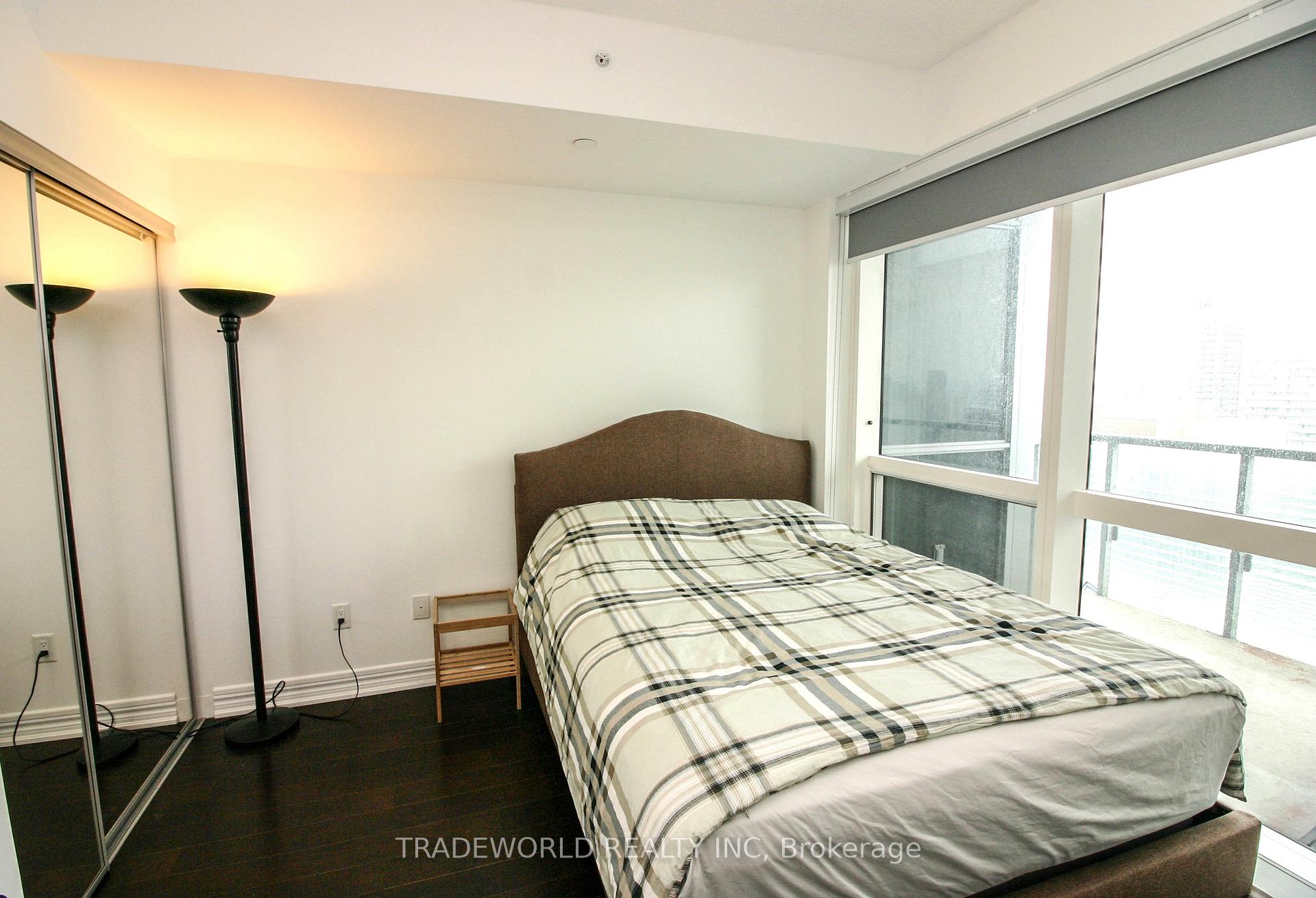 Photo 7 of Unit 4216, 386 Yonge Street, Toronto, Bay Street Corridor — HOMEH