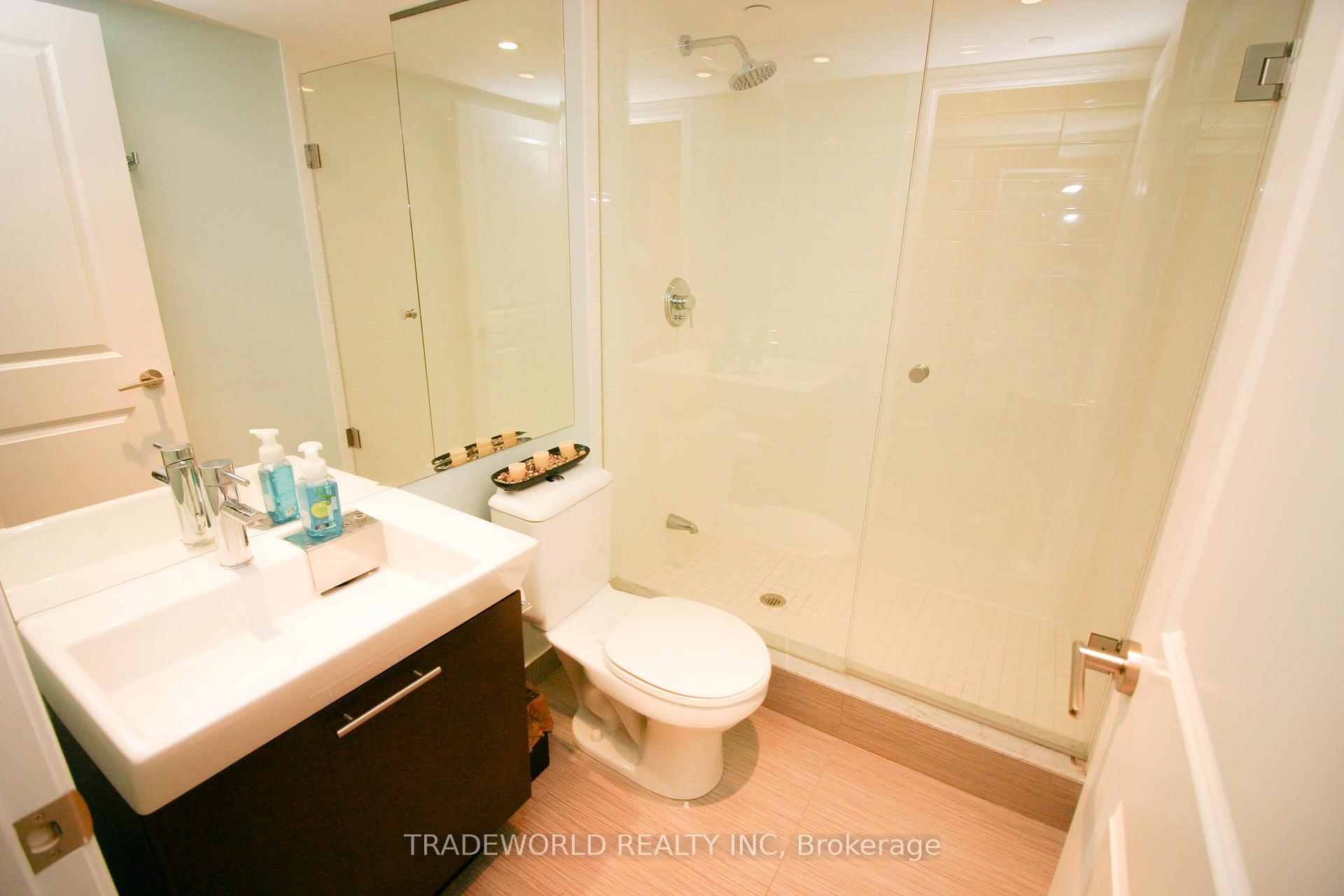 Photo 10 of Unit 4216, 386 Yonge Street, Toronto, Bay Street Corridor — HOMEH