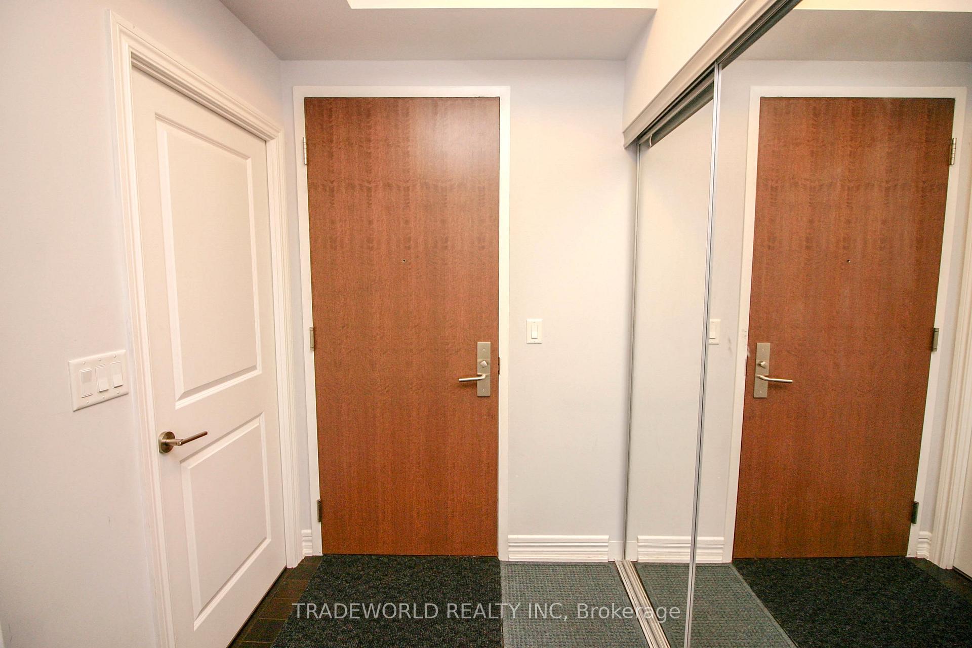 Photo 11 of Unit 4216, 386 Yonge Street, Toronto, Bay Street Corridor — HOMEH
