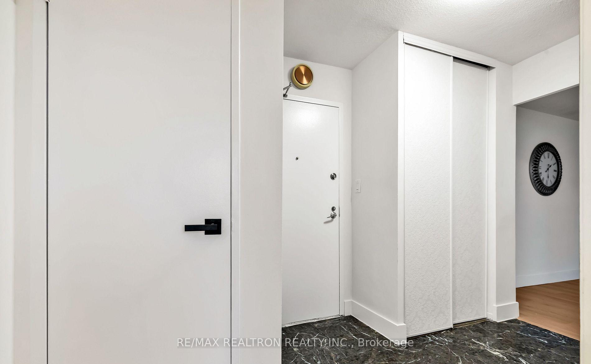Photo 2 of Unit 1912, 10 Edgecliffe Golfway, Toronto, Flemingdon Park — HOMEH