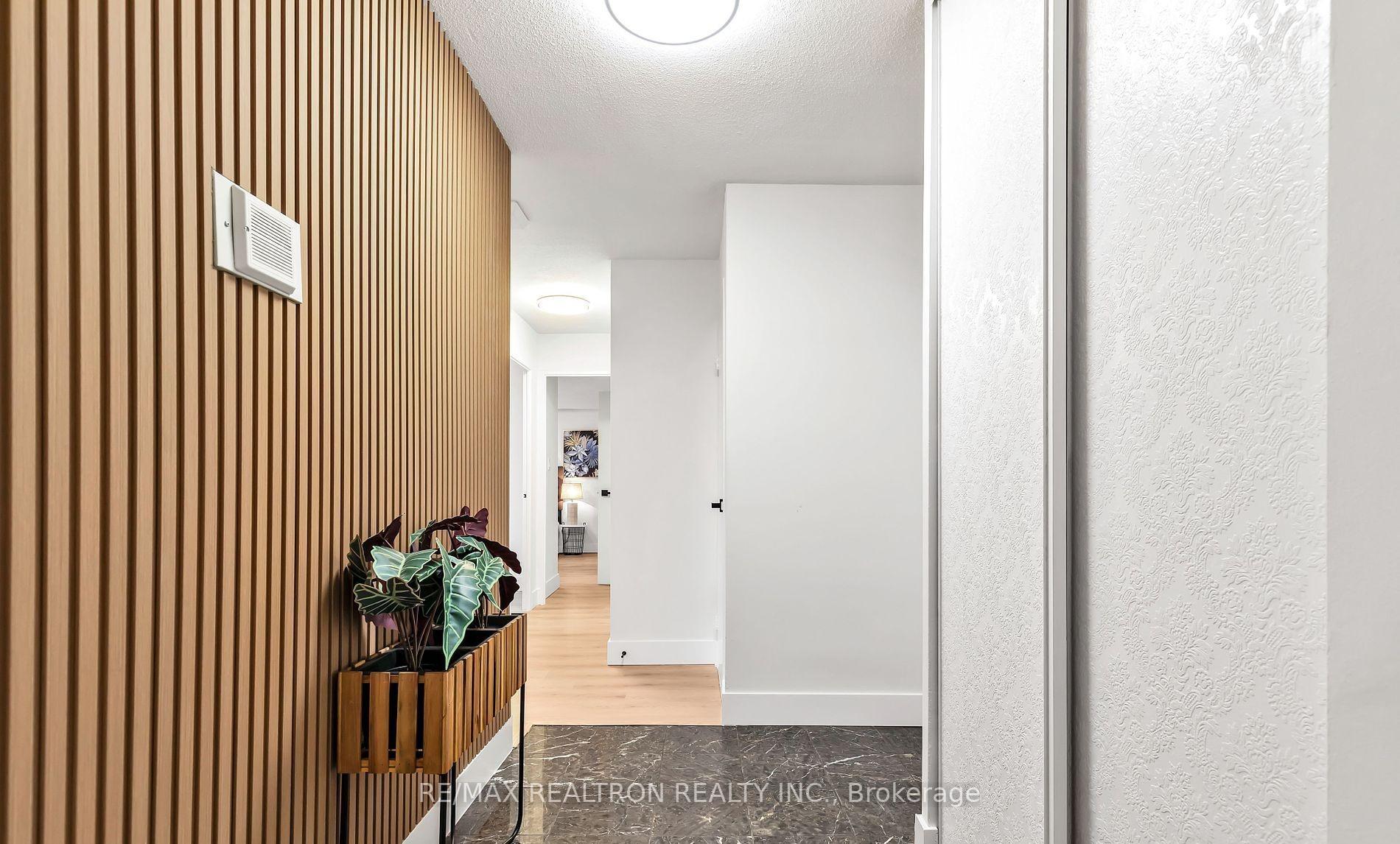 Photo 3 of Unit 1912, 10 Edgecliffe Golfway, Toronto, Flemingdon Park — HOMEH
