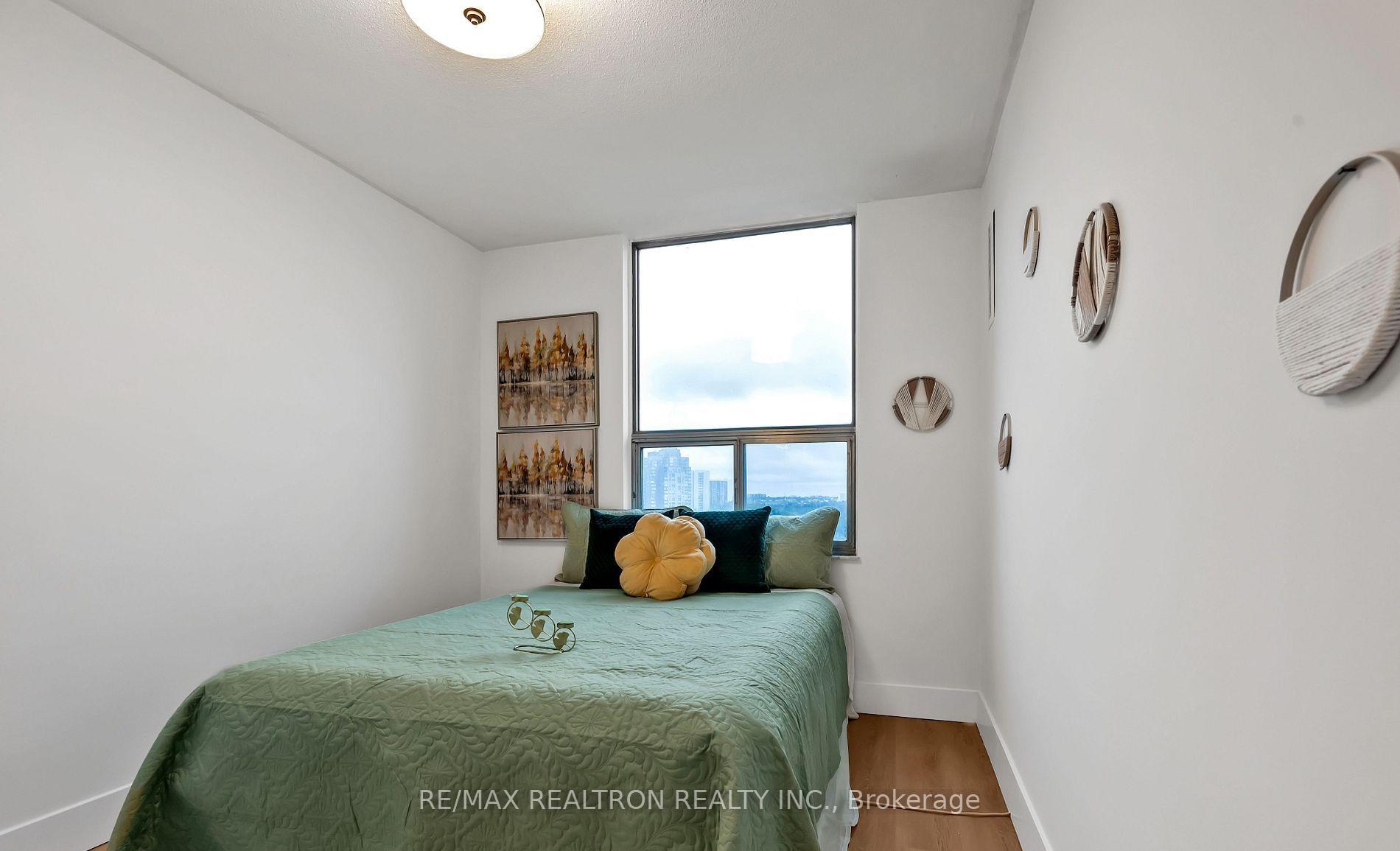 Photo 14 of Unit 1912, 10 Edgecliffe Golfway, Toronto, Flemingdon Park — HOMEH
