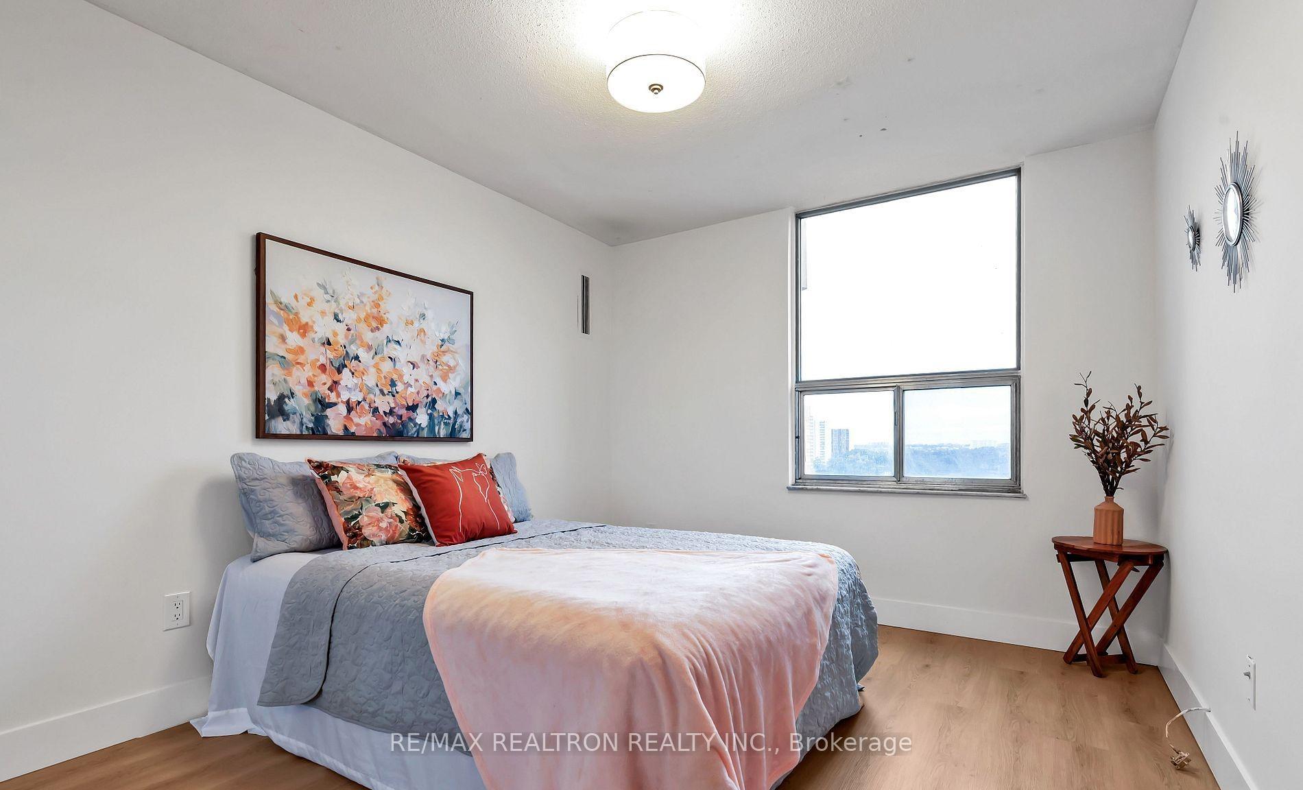 Photo 15 of Unit 1912, 10 Edgecliffe Golfway, Toronto, Flemingdon Park — HOMEH