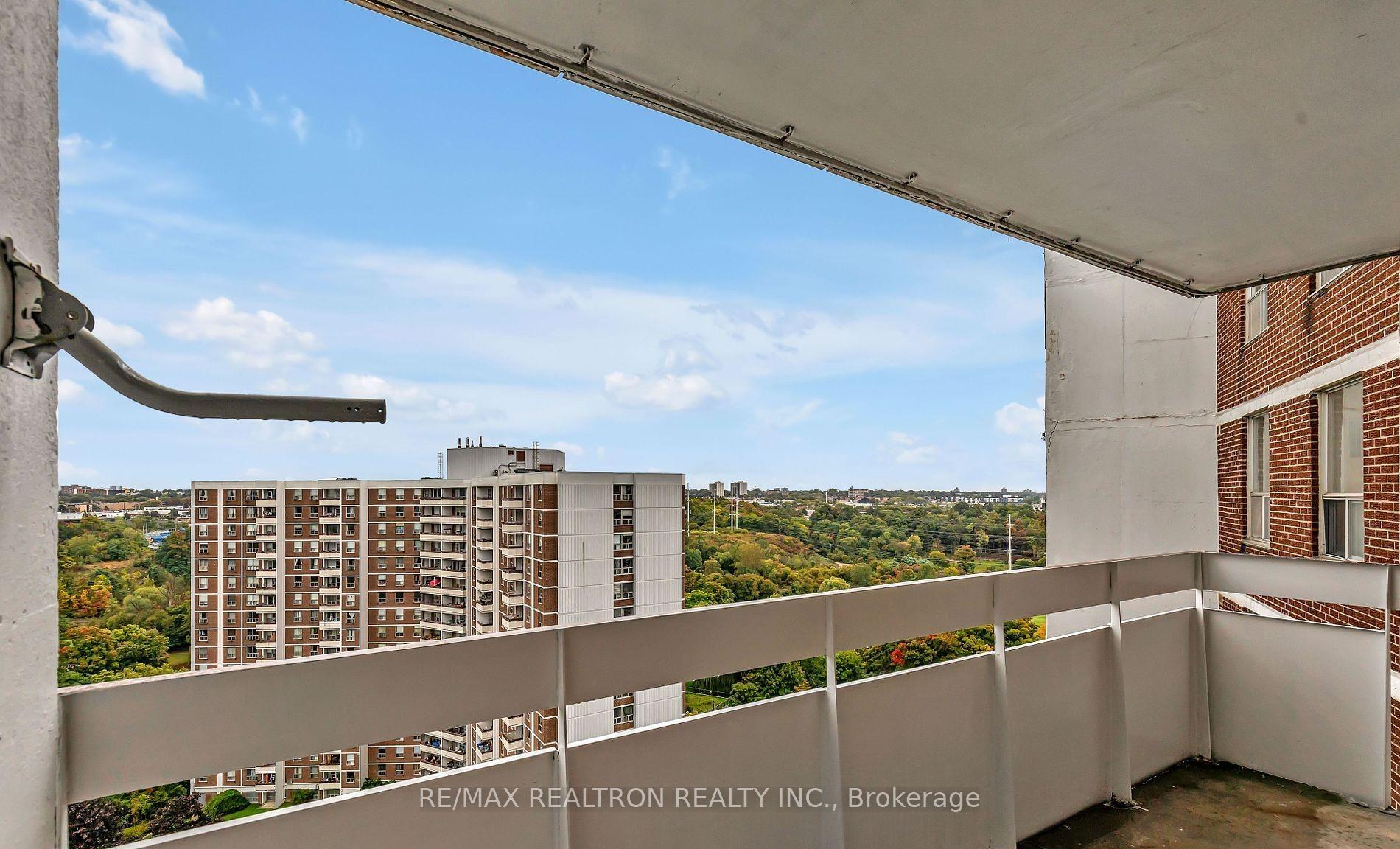 Photo 19 of Unit 1912, 10 Edgecliffe Golfway, Toronto, Flemingdon Park — HOMEH