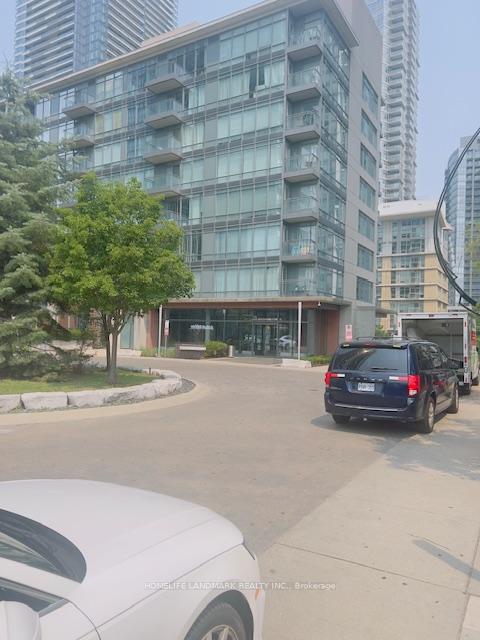 Front of Unit 918, 15 Brunel Crt S