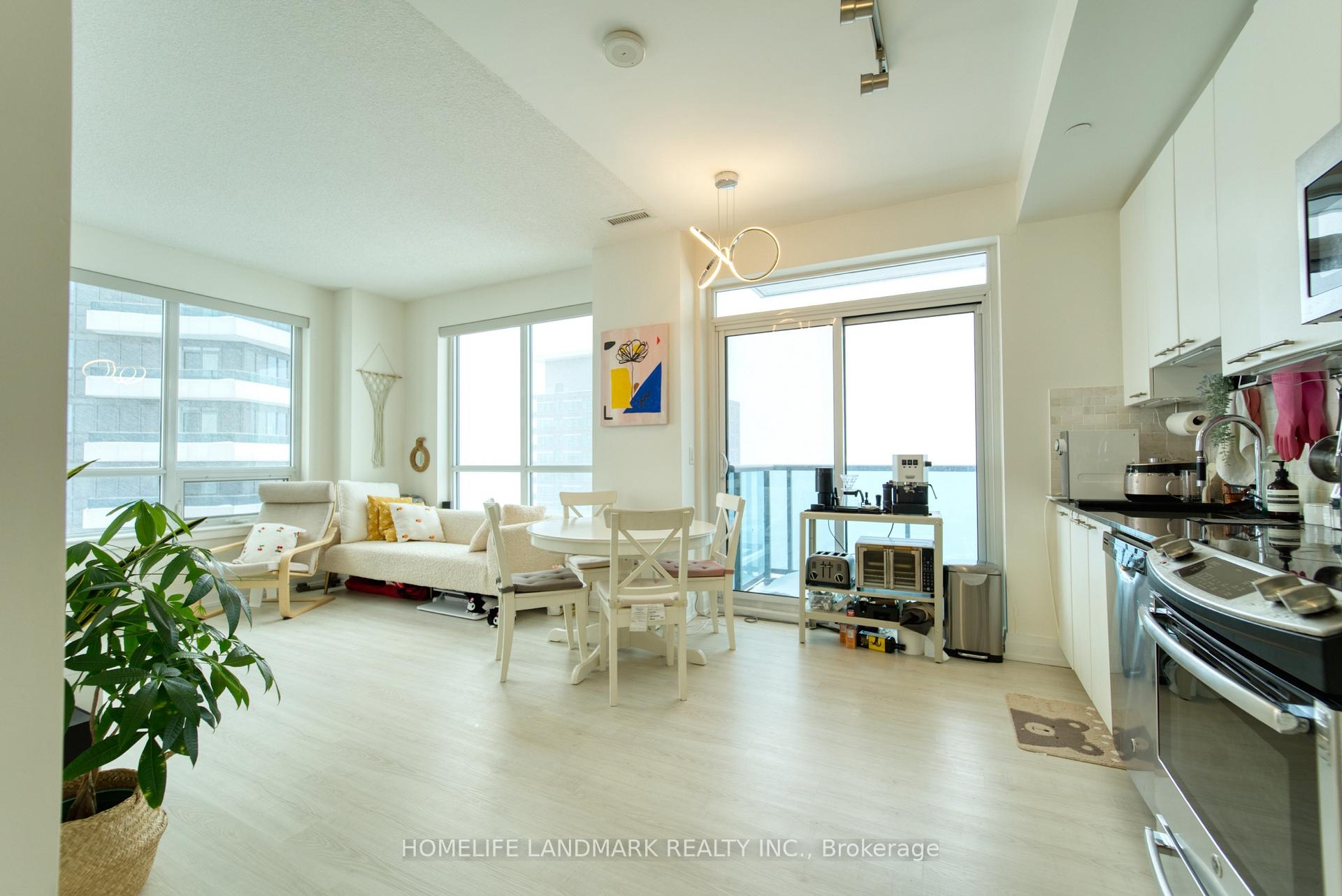 Photo 3 of Unit 2112, 7165 Yonge Street, Markham, Thornhill — HOMEH