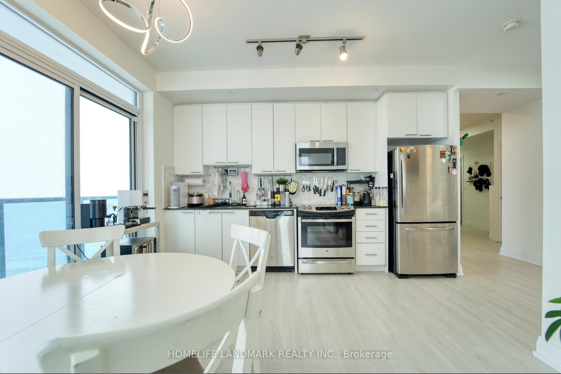Photo 9 of Unit 2112, 7165 Yonge Street, Markham, Thornhill — HOMEH