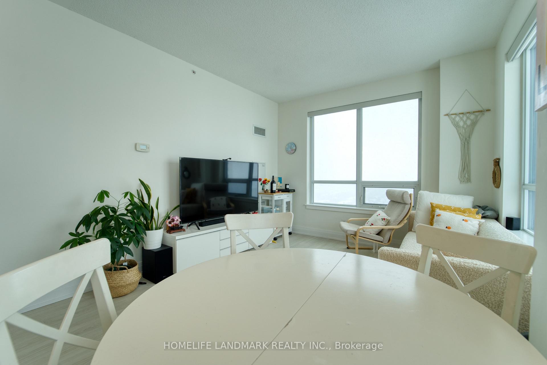 Photo 10 of Unit 2112, 7165 Yonge Street, Markham, Thornhill — HOMEH
