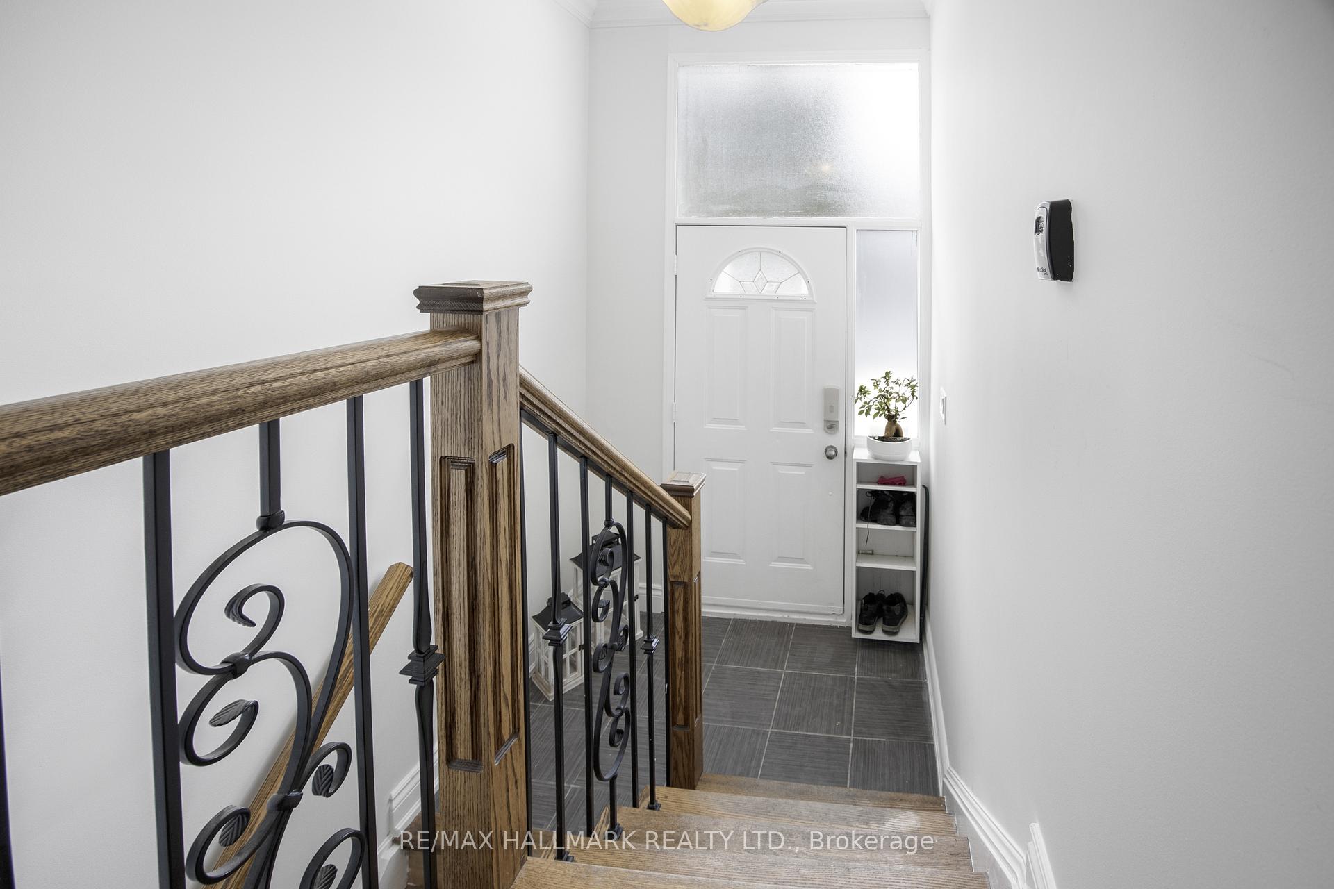 Photo 2 of 33 Patrick Drive, Aurora, Aurora Highlands — HOMEH