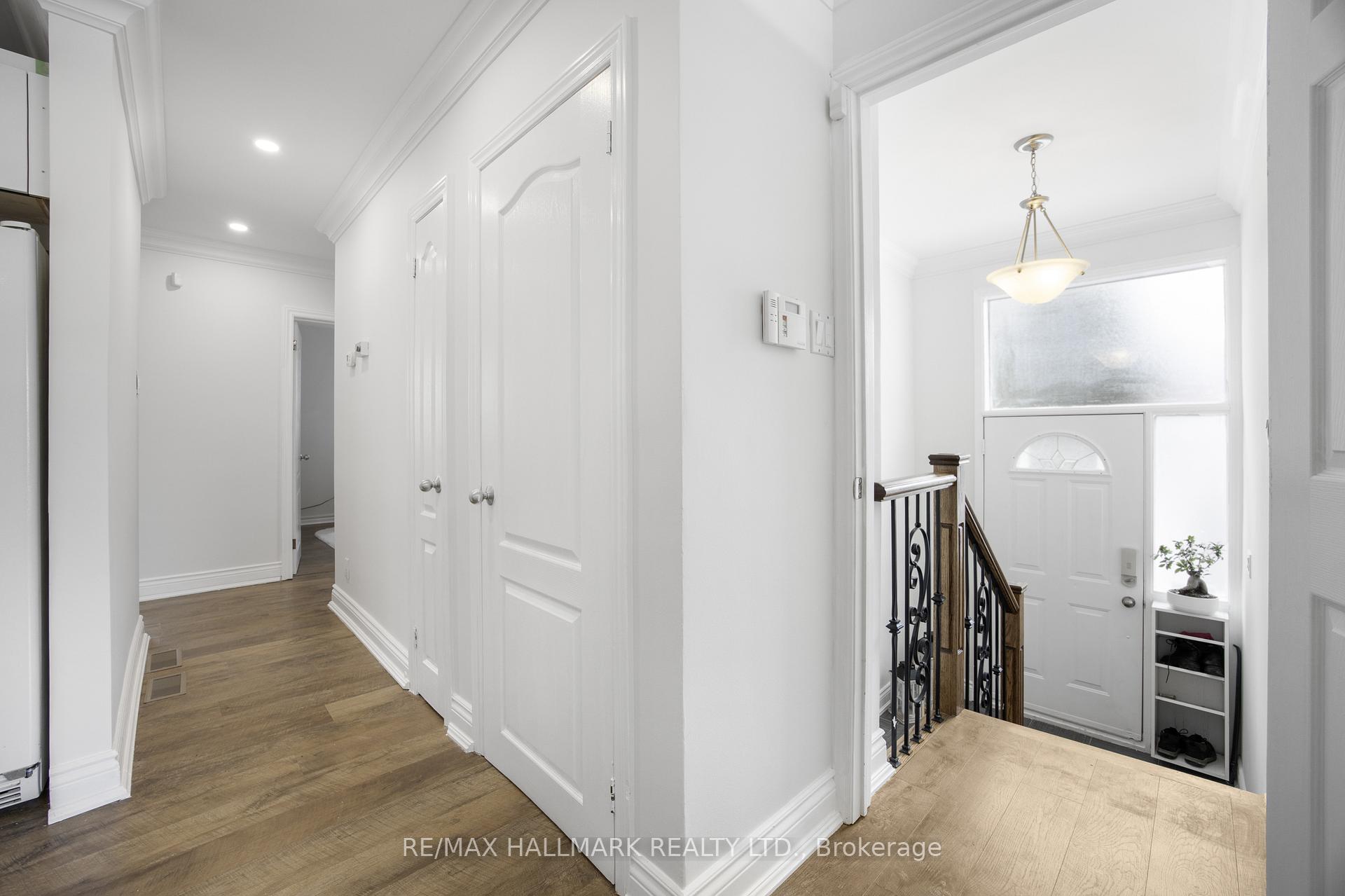 Photo 3 of 33 Patrick Drive, Aurora, Aurora Highlands — HOMEH