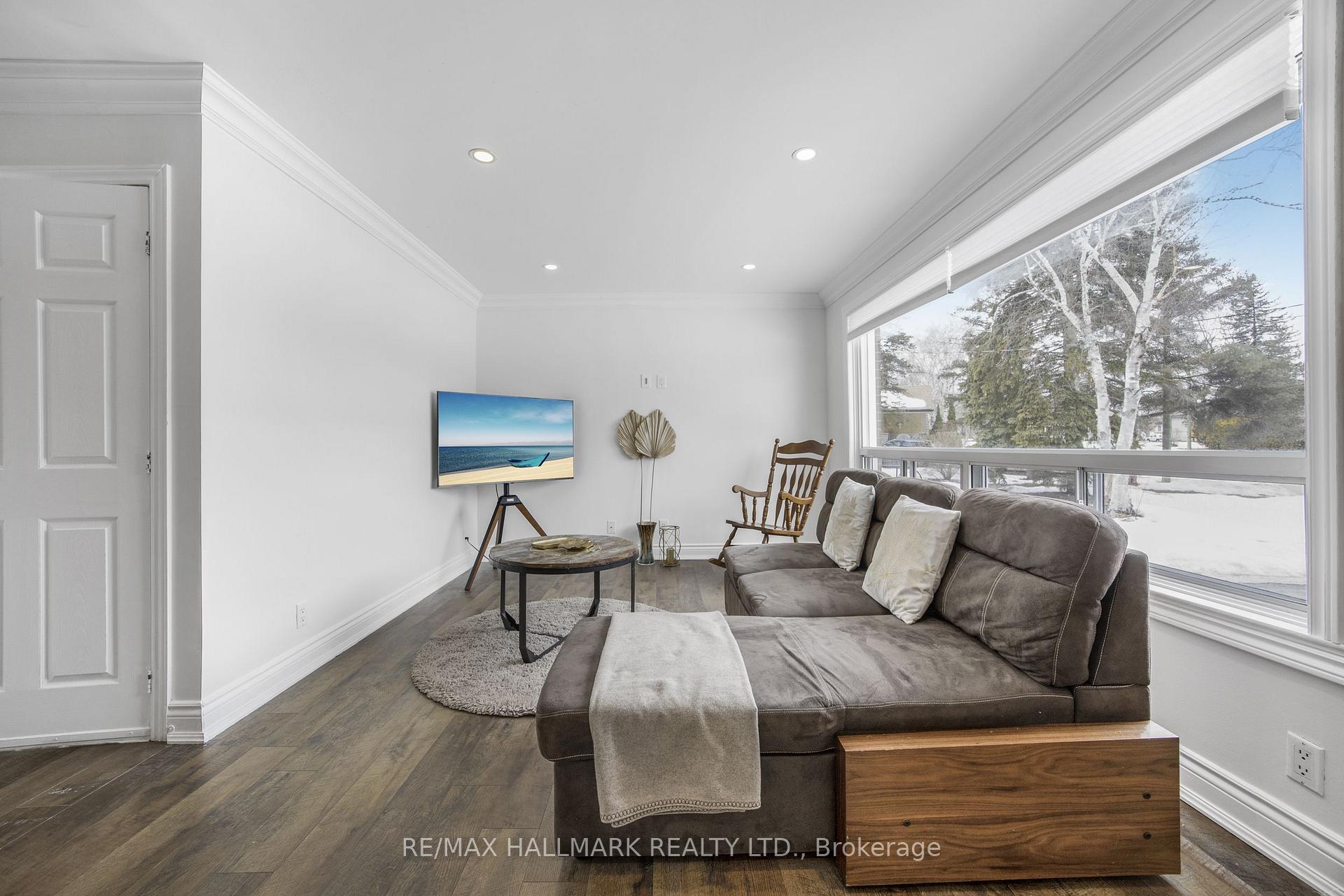 Photo 4 of 33 Patrick Drive, Aurora, Aurora Highlands — HOMEH