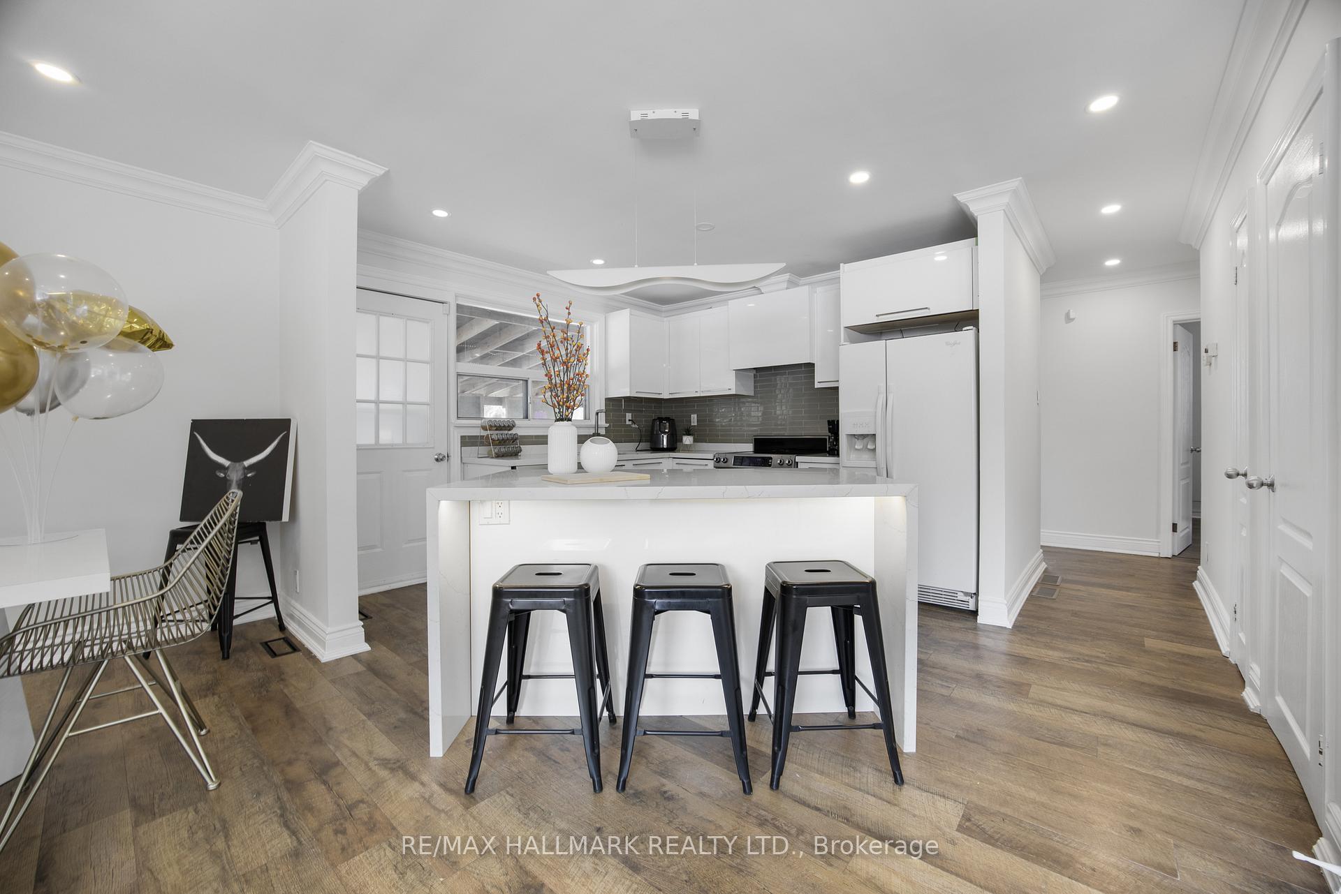 Photo 8 of 33 Patrick Drive, Aurora, Aurora Highlands — HOMEH