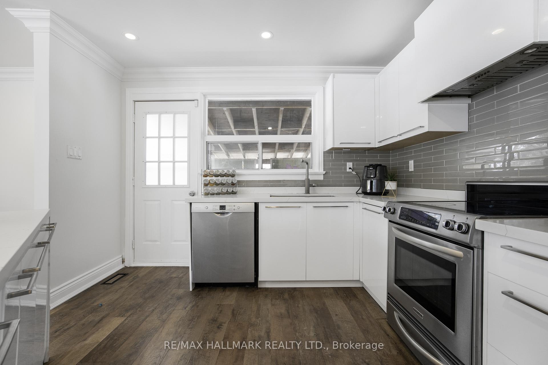 Photo 11 of 33 Patrick Drive, Aurora, Aurora Highlands — HOMEH