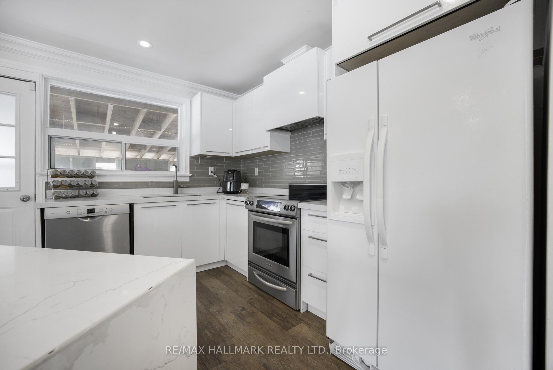 Photo 10 of 33 Patrick Drive, Aurora, Aurora Highlands — HOMEH