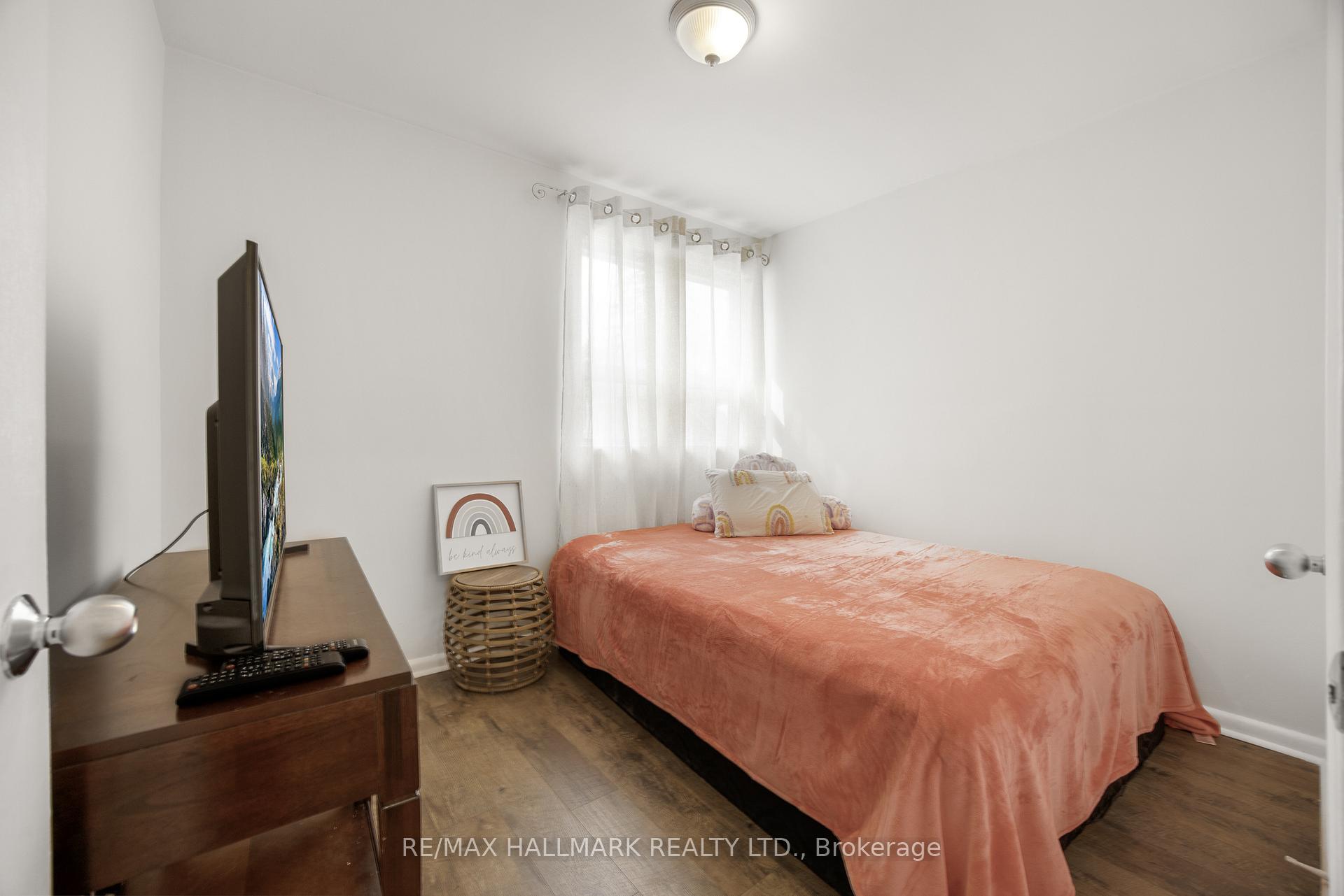 Photo 14 of 33 Patrick Drive, Aurora, Aurora Highlands — HOMEH