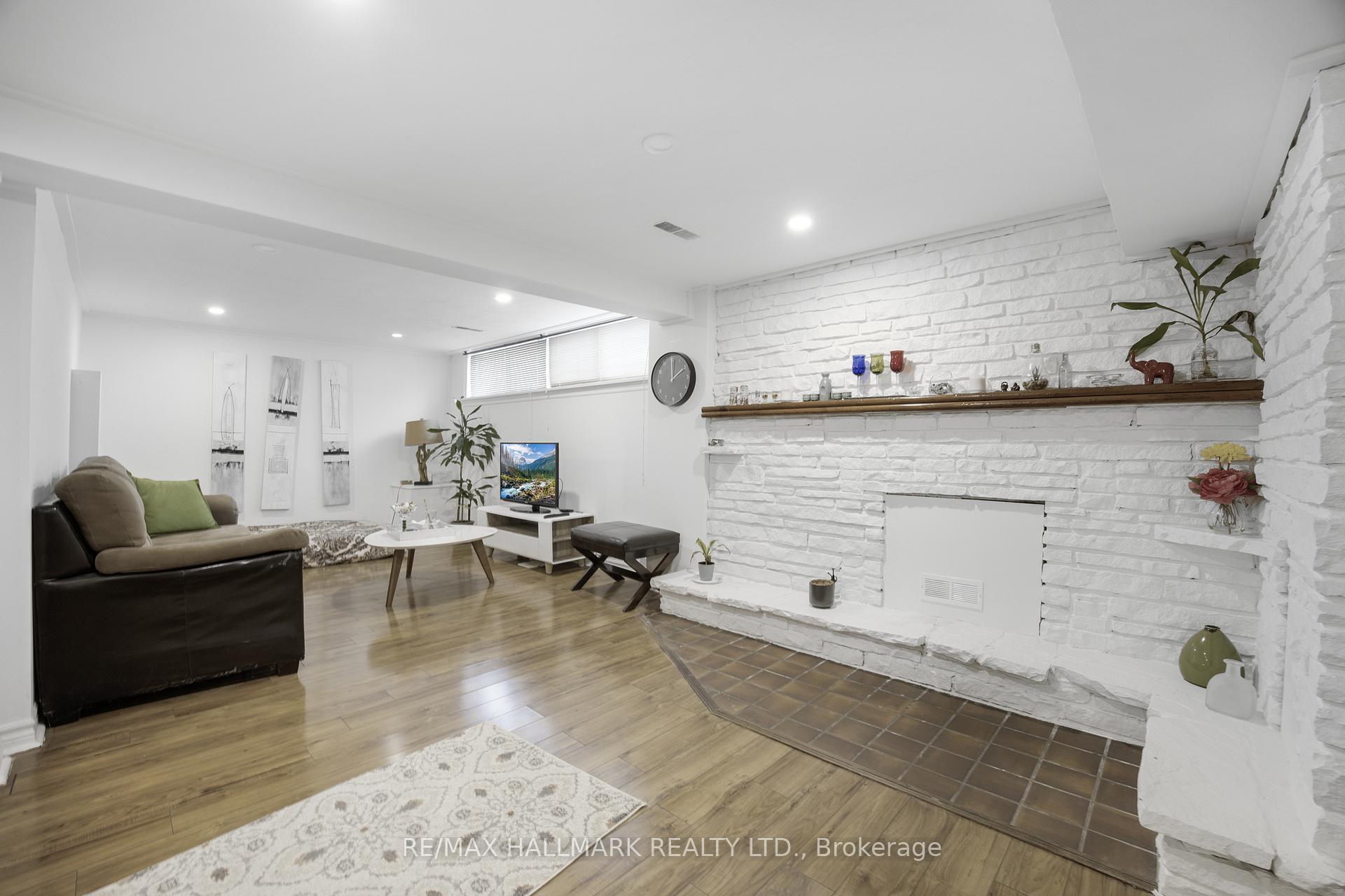 Photo 26 of 33 Patrick Drive, Aurora, Aurora Highlands — HOMEH