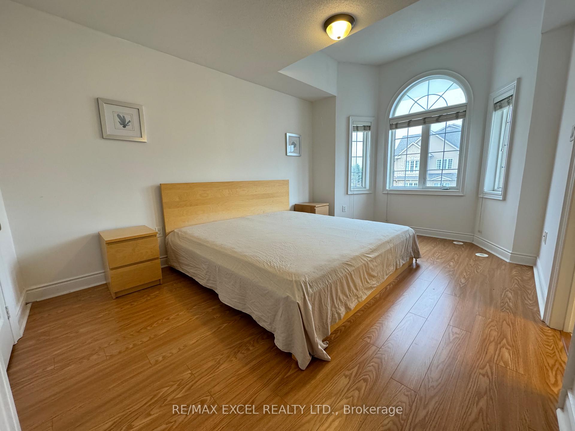 Photo 7 of 8 Legends Way, Markham, Unionville — HOMEH