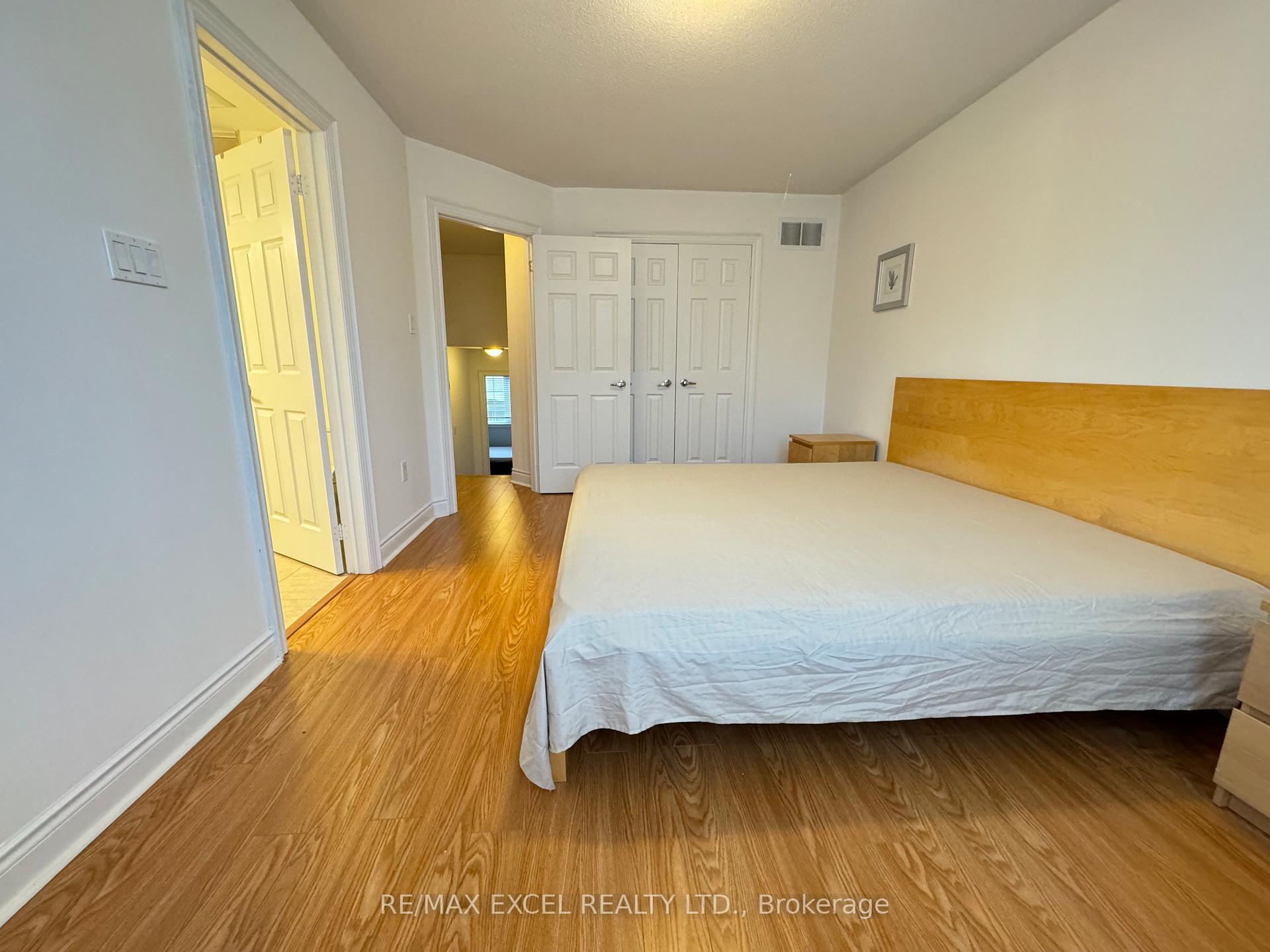 Photo 8 of 8 Legends Way, Markham, Unionville — HOMEH