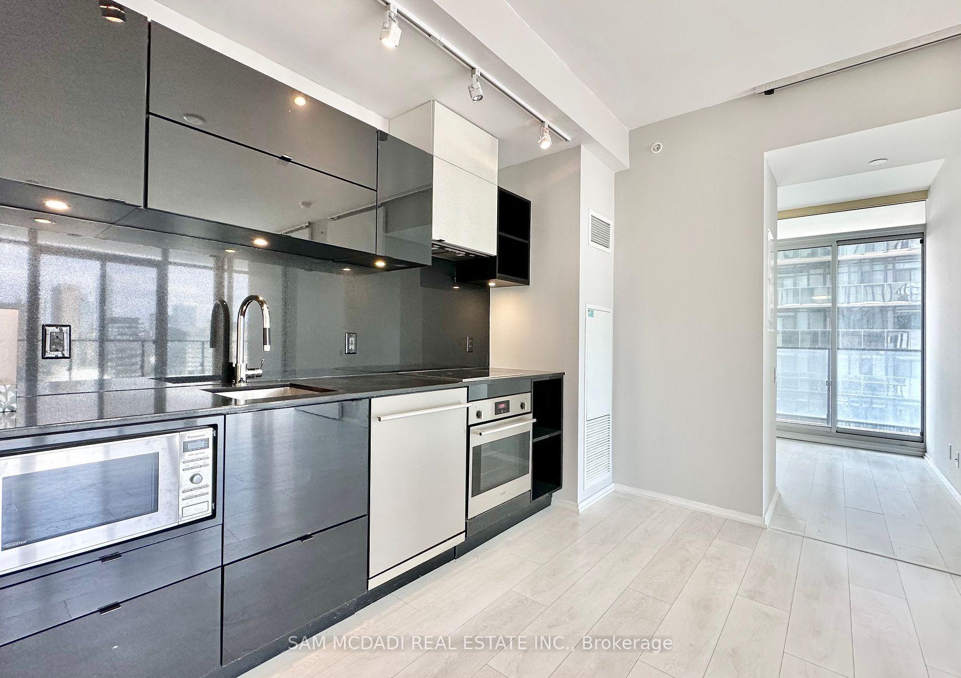 Photo 10 of Unit 2008, 125 Peter Street, Toronto, Waterfront Communities — HOMEH