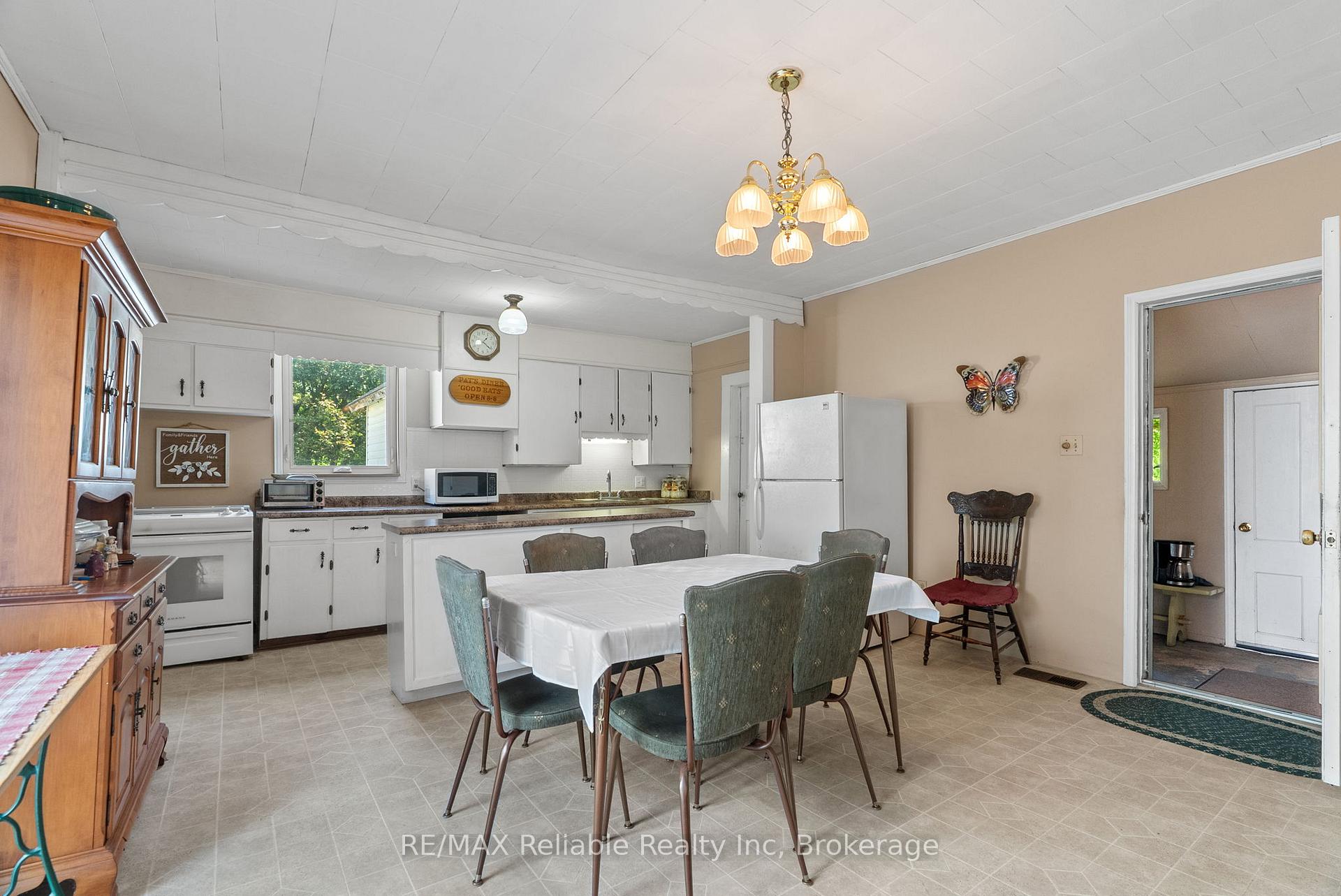 Photo 17 of 243 Albert Street, Central Huron, Clinton — HOMEH