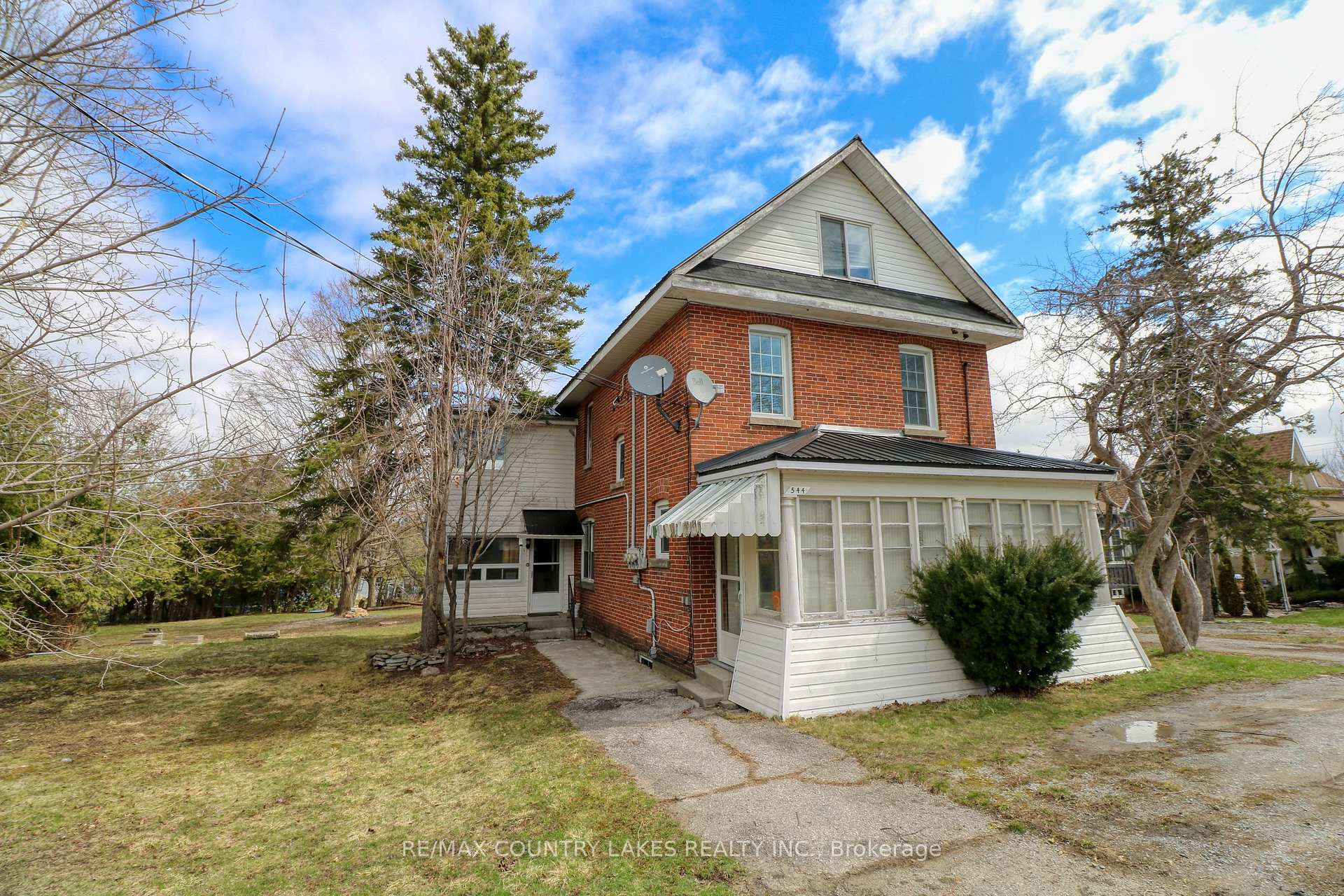 Photo 1 of 544 Simcoe Street, Brock, Beaverton — HOMEH