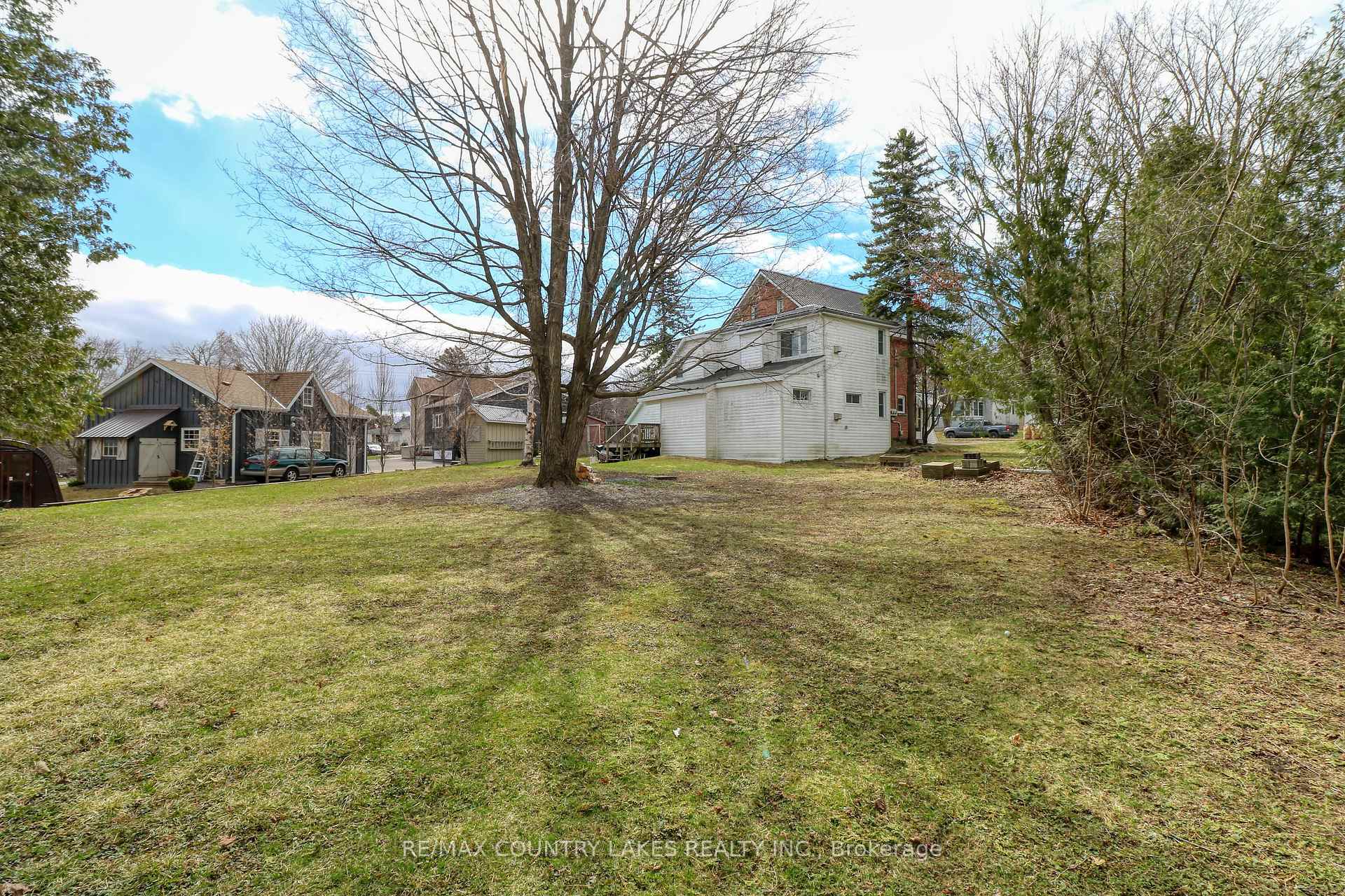 Photo 26 of 544 Simcoe Street, Brock, Beaverton — HOMEH