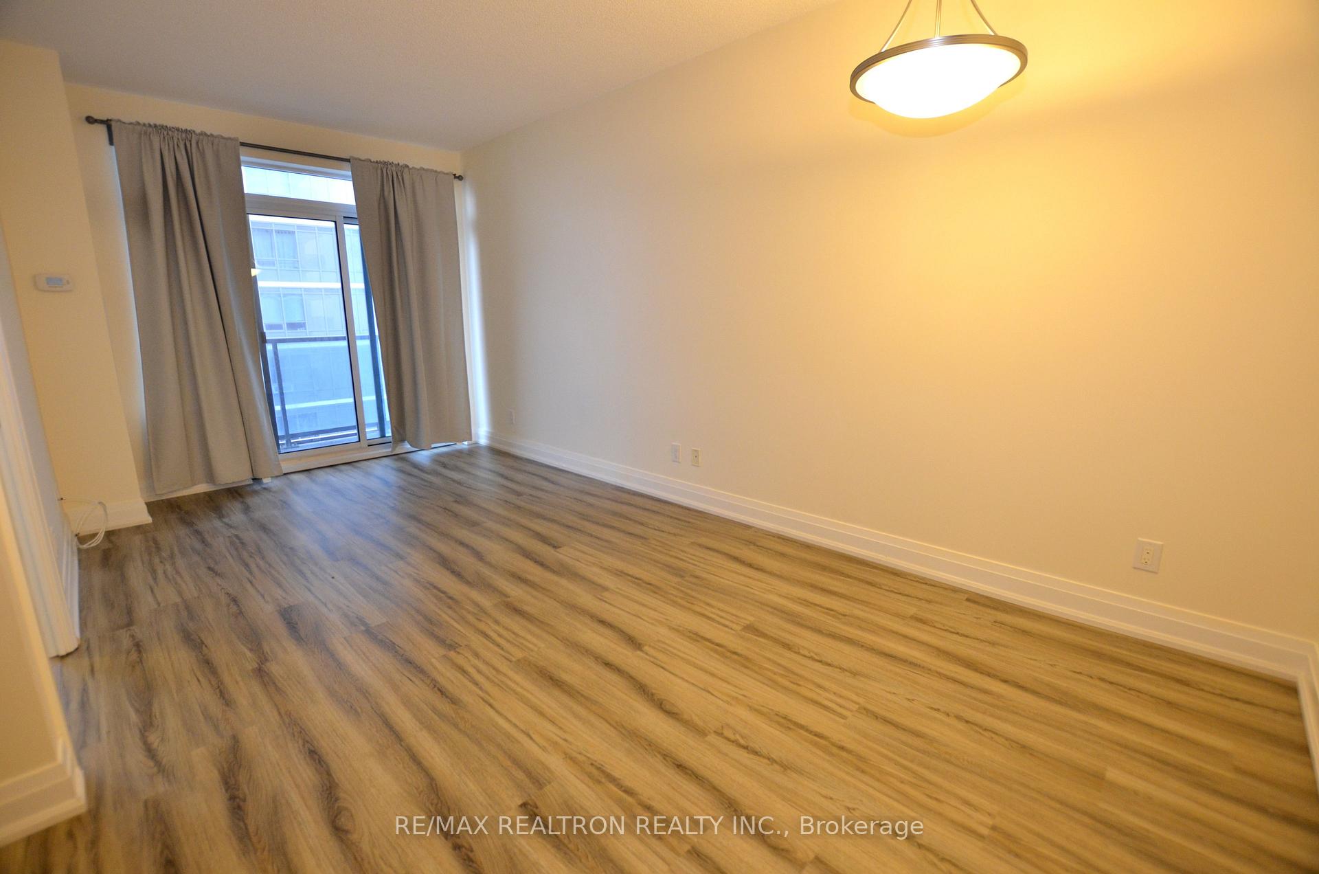 Photo 13 of Unit 1410, 7167 Yonge Street, Markham, Thornhill — HOMEH
