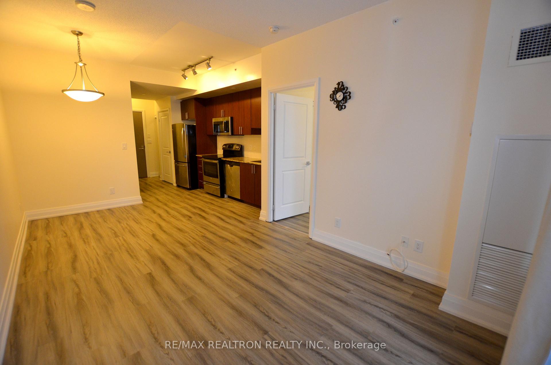 Photo 16 of Unit 1410, 7167 Yonge Street, Markham, Thornhill — HOMEH