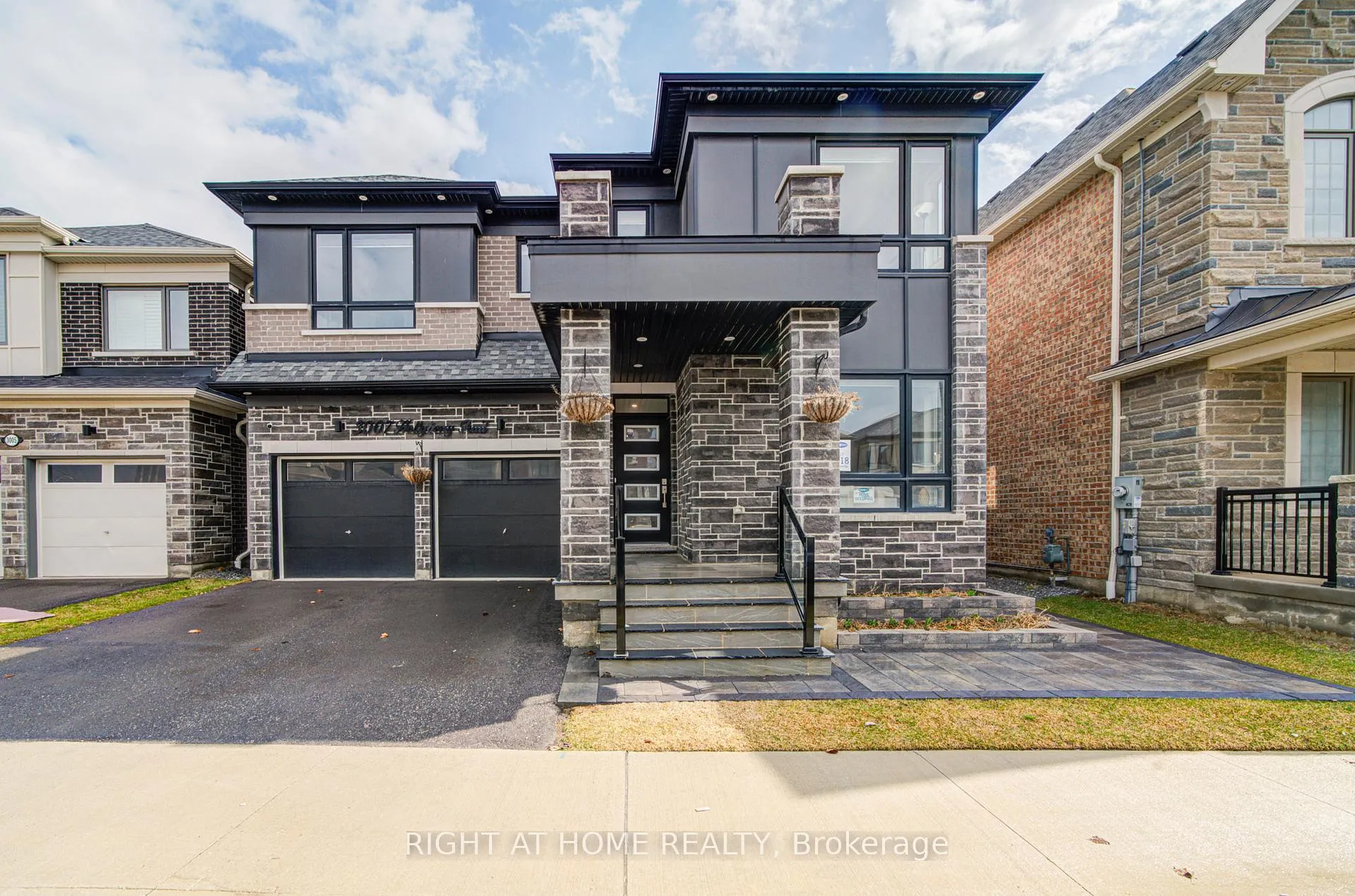 Front of 3007 Hollyberry Trail