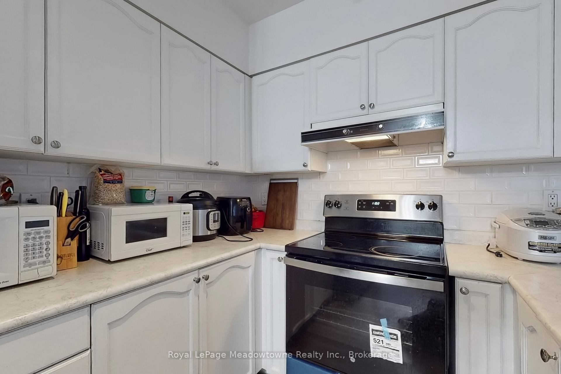 Photo 16 of Unit 912, 887 Bay Street, Toronto, Bay Street Corridor — HOMEH